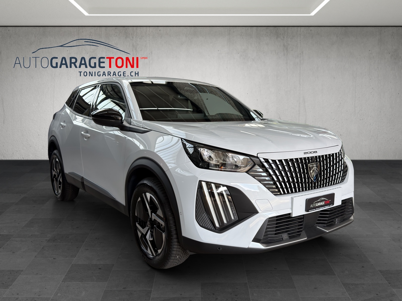 PEUGEOT 2008 1.2 145 MHEV Allure Premium-showroom-element-1
