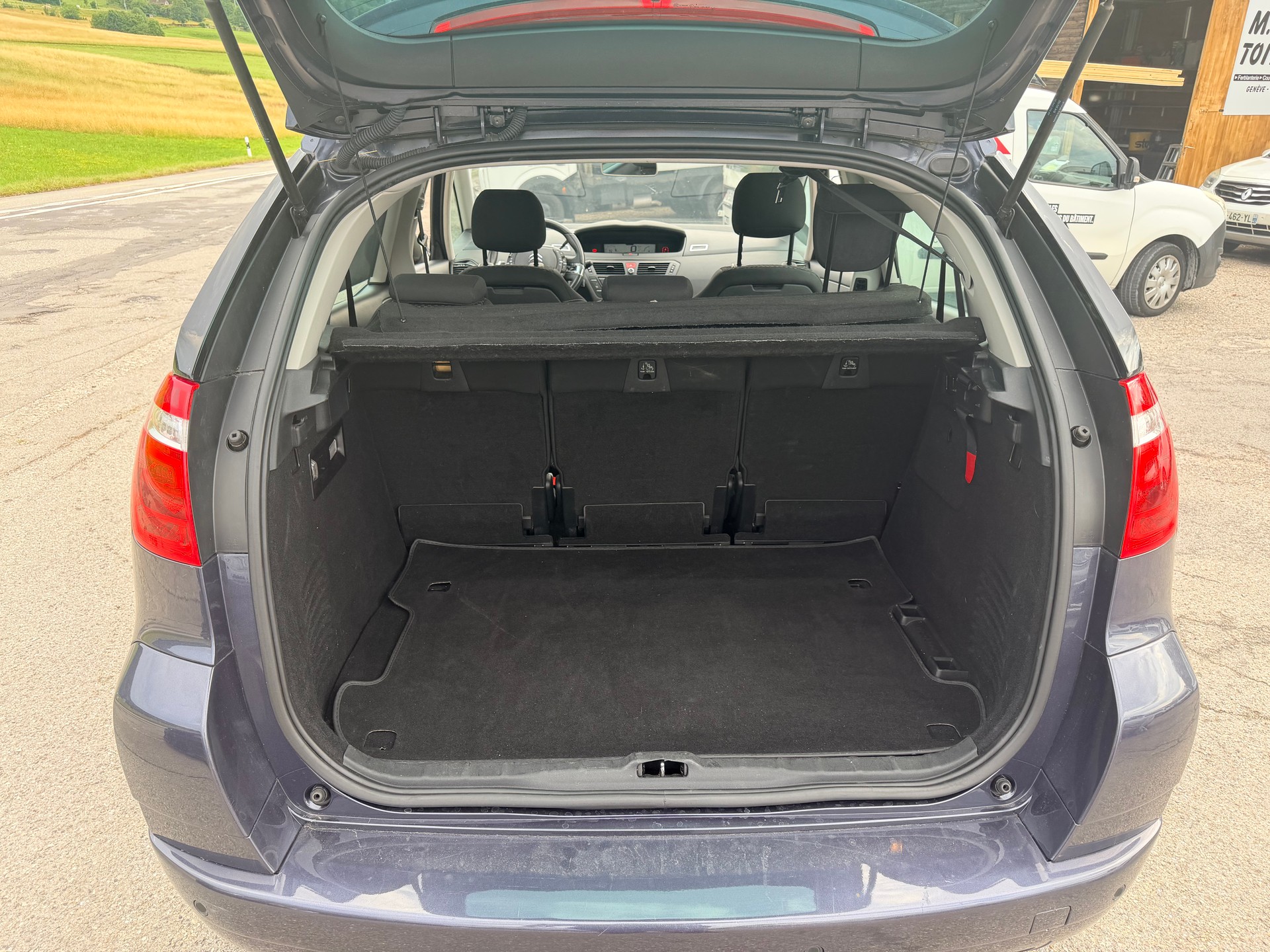 CITROEN C4 Picasso 2.0i 16V Edition Automatic-image-6