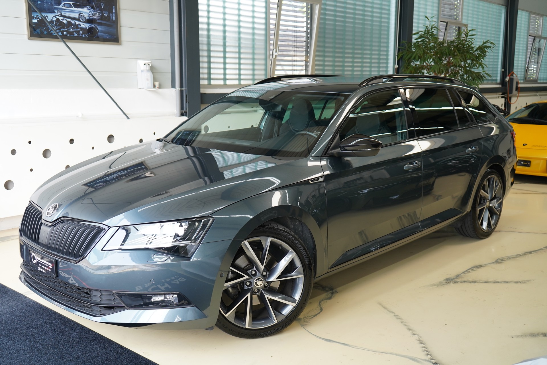 SKODA Superb Combi 2.0 TDi SportLine+ 4x4 DSG-showroom-element-2