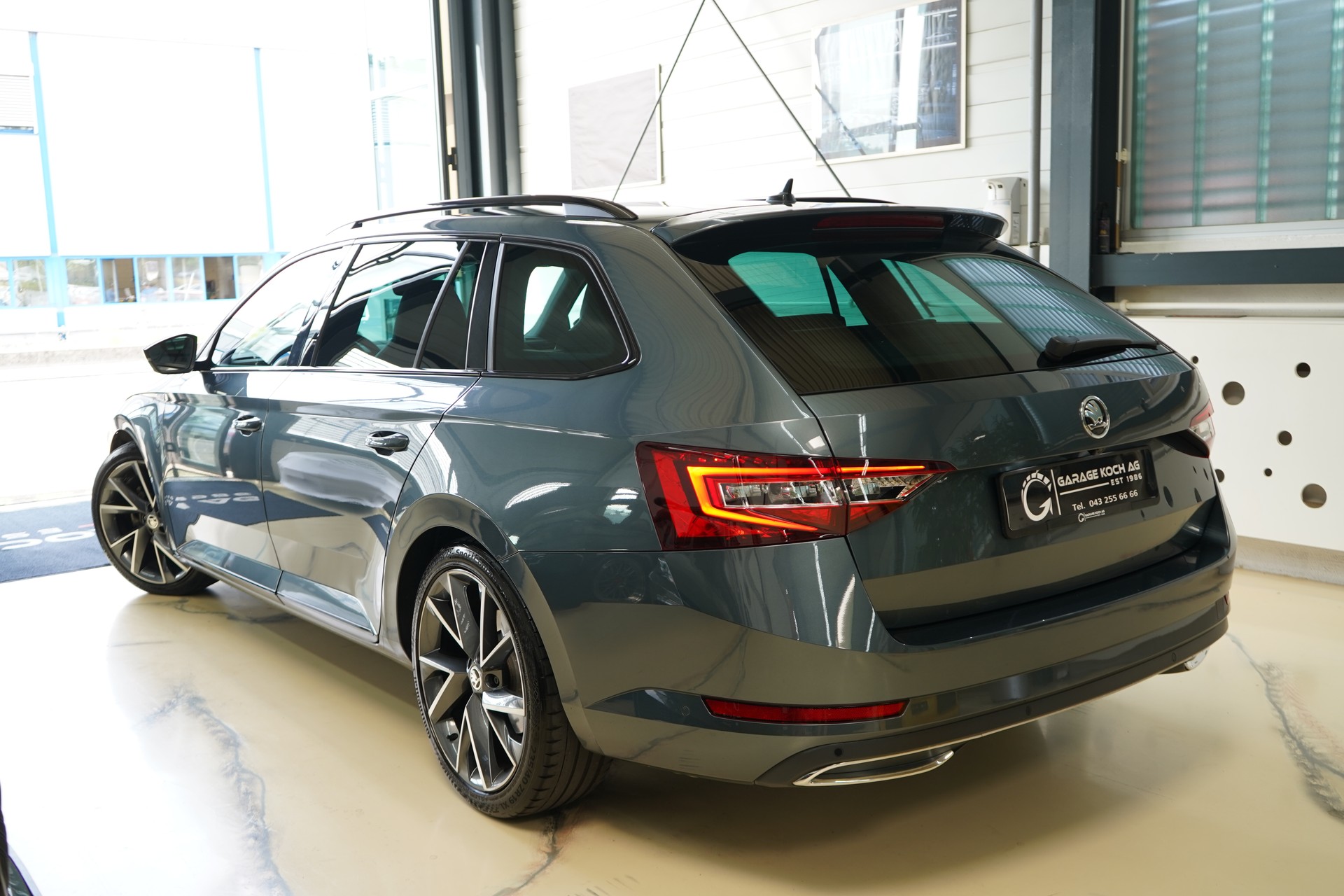 SKODA Superb Combi 2.0 TDi SportLine+ 4x4 DSG-image-4