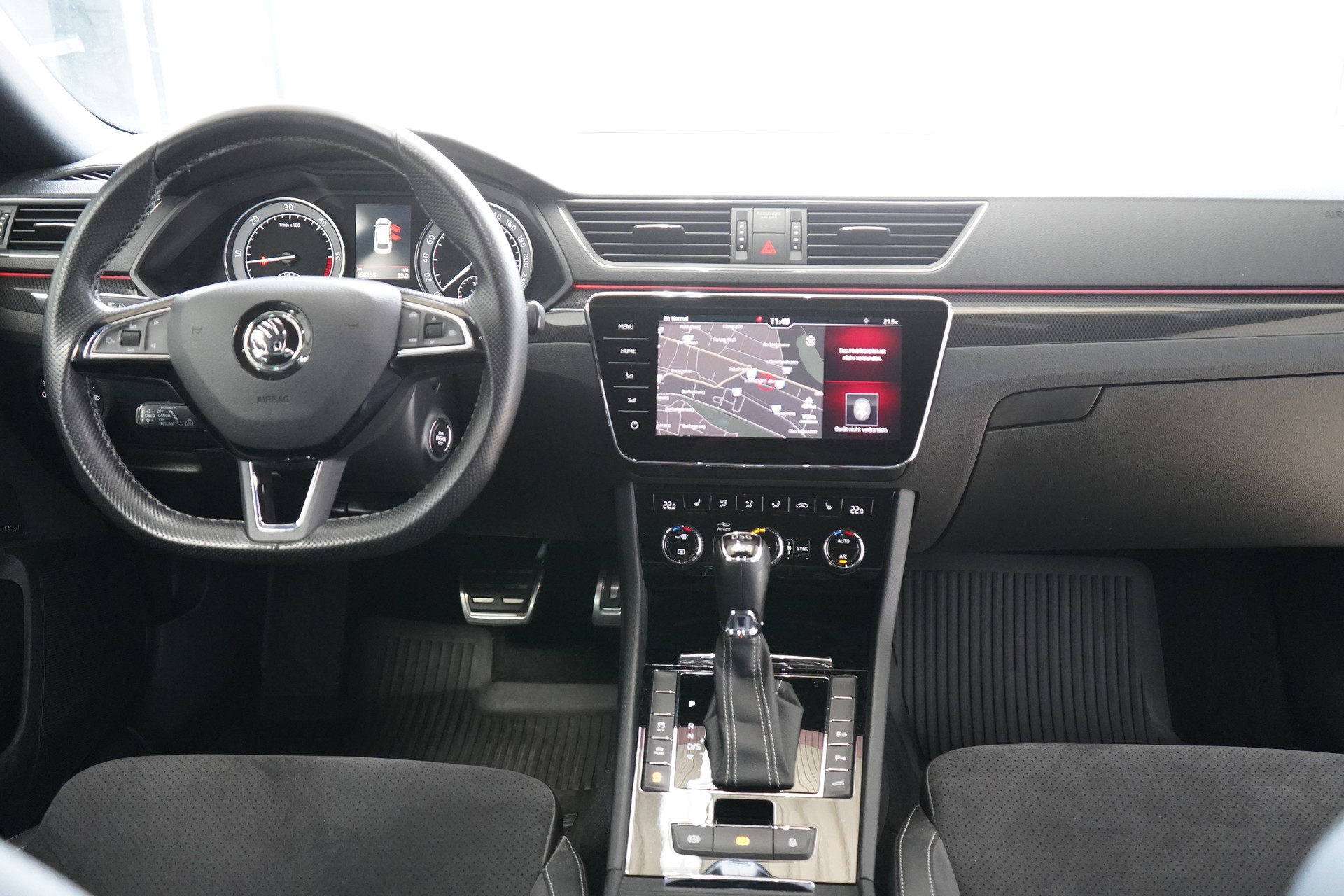 SKODA Superb Combi 2.0 TDi SportLine+ 4x4 DSG-image-24