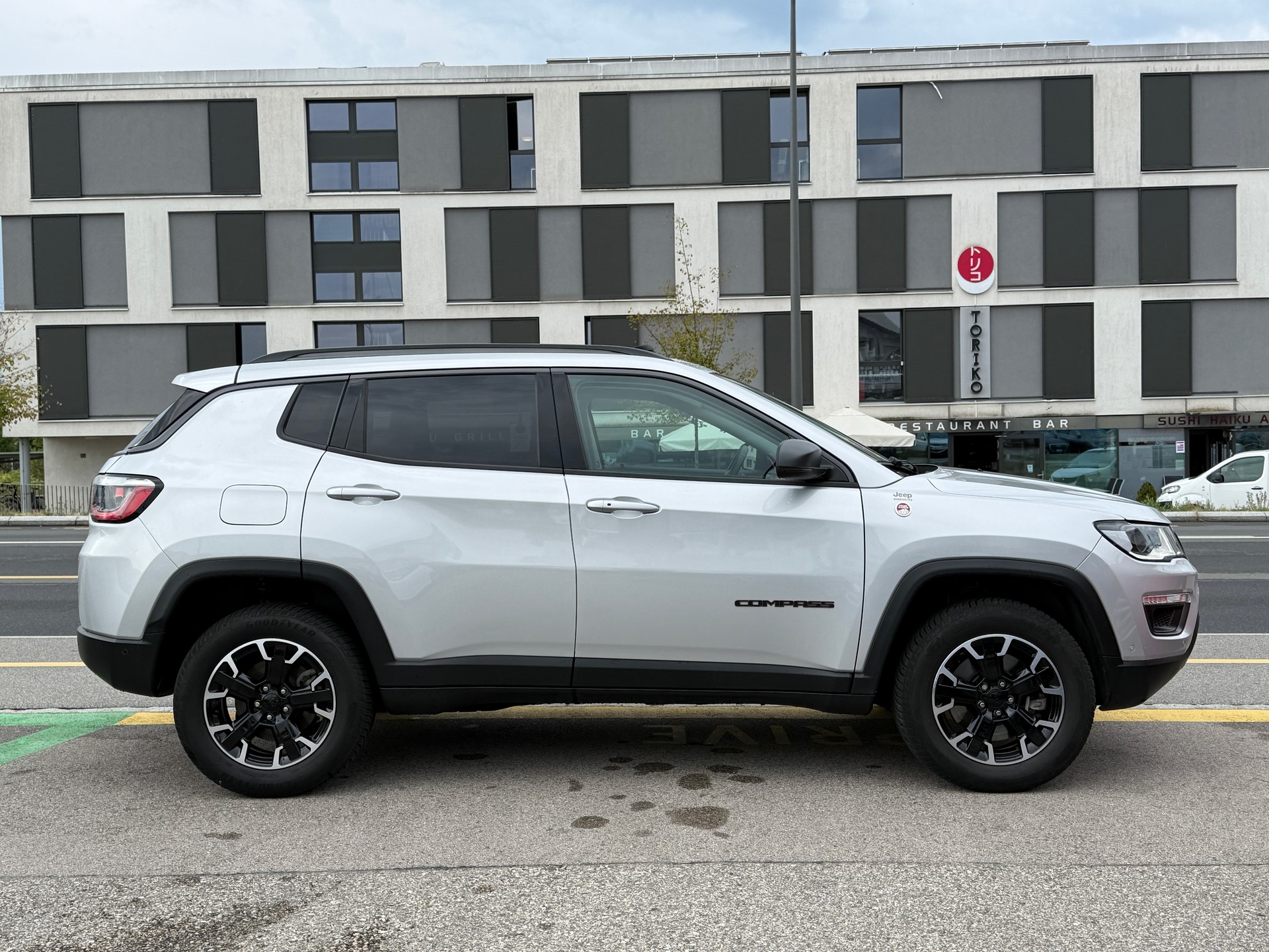 JEEP Compass 1.3 T PHEV Trailhawk AWD - Véhicule Suisse de 1ère Main - Nouvelle Expertise - NEU MFK : 31.07.2026 - Garantie dès 350.--image-9