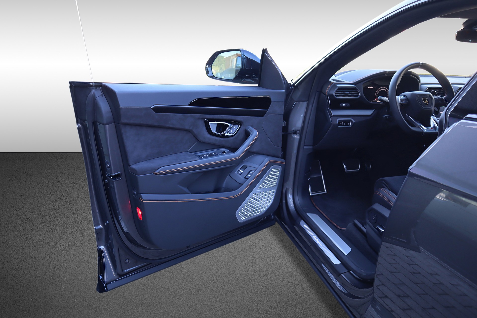 LAMBORGHINI Urus S-image-11