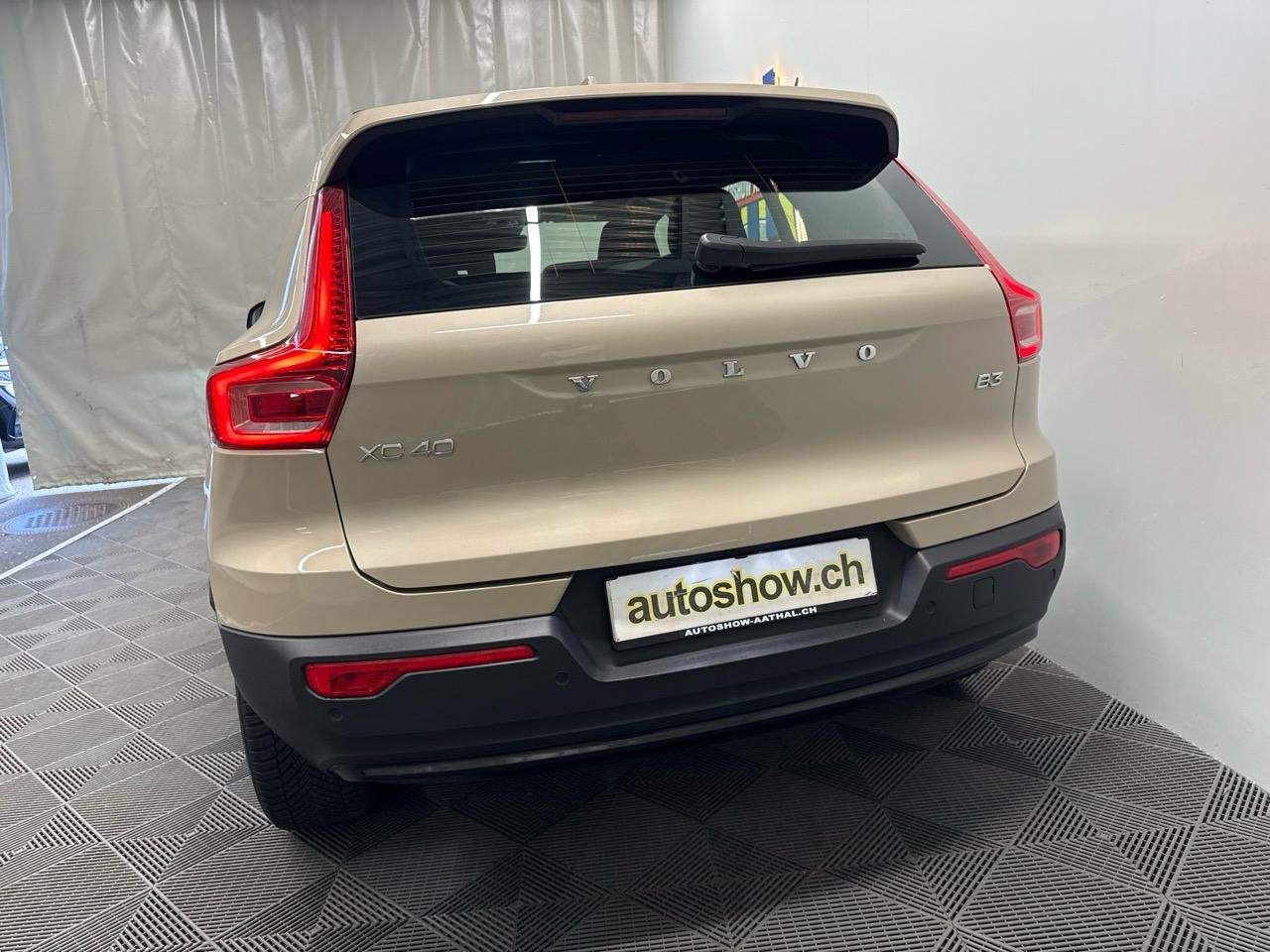 VOLVO XC40 B3 Benzin Mild Hybrid Plus Dark DCT-image-15