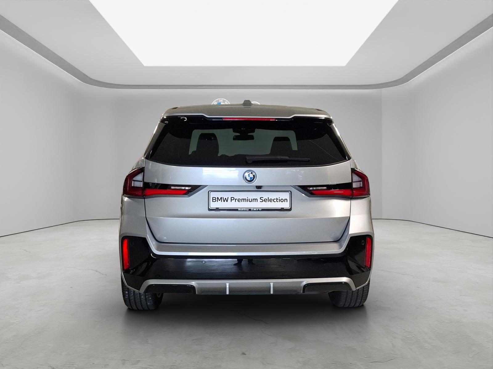 BMW iX1 30 xDrive-image-14