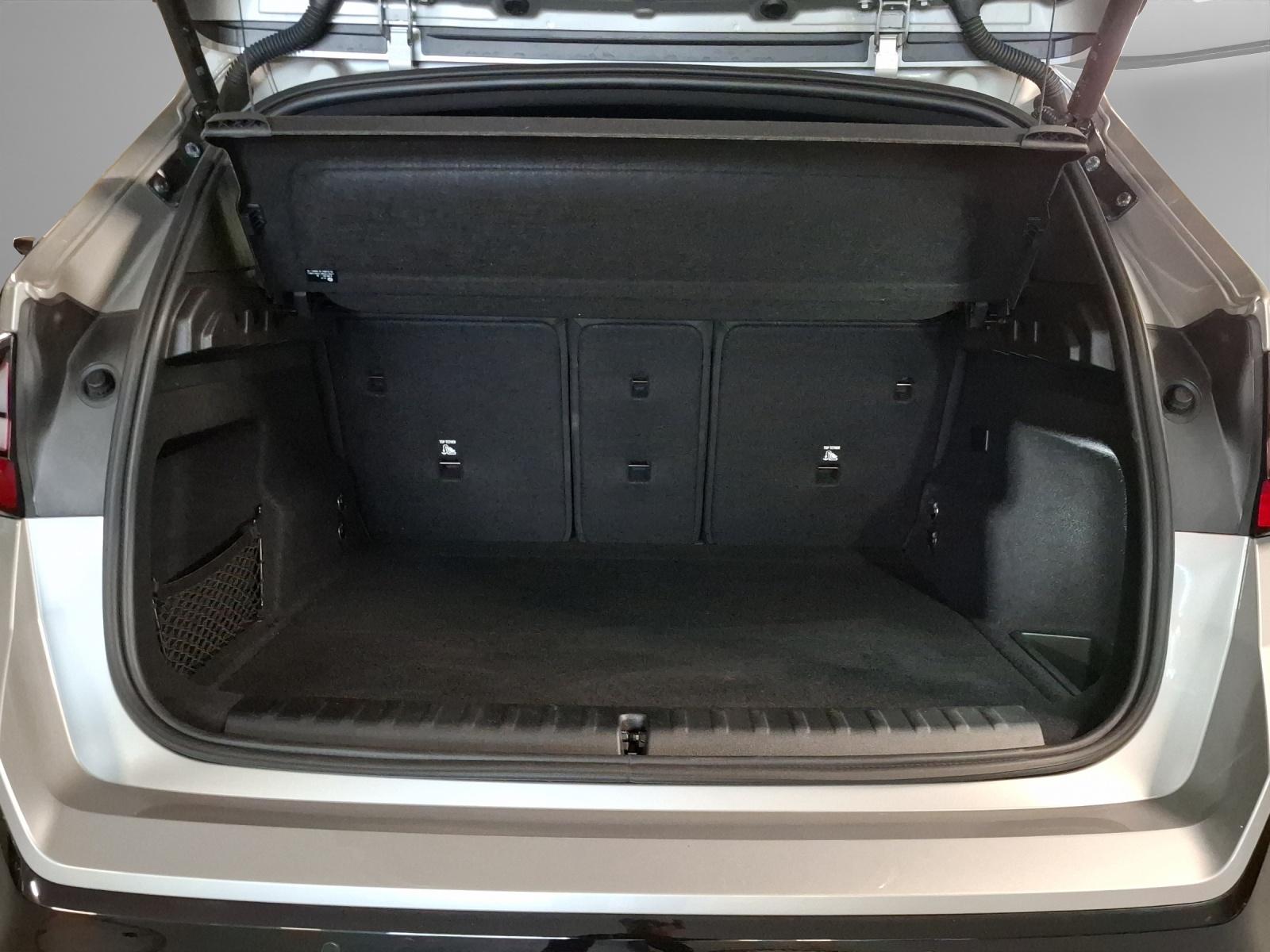 BMW iX1 30 xDrive-image-15