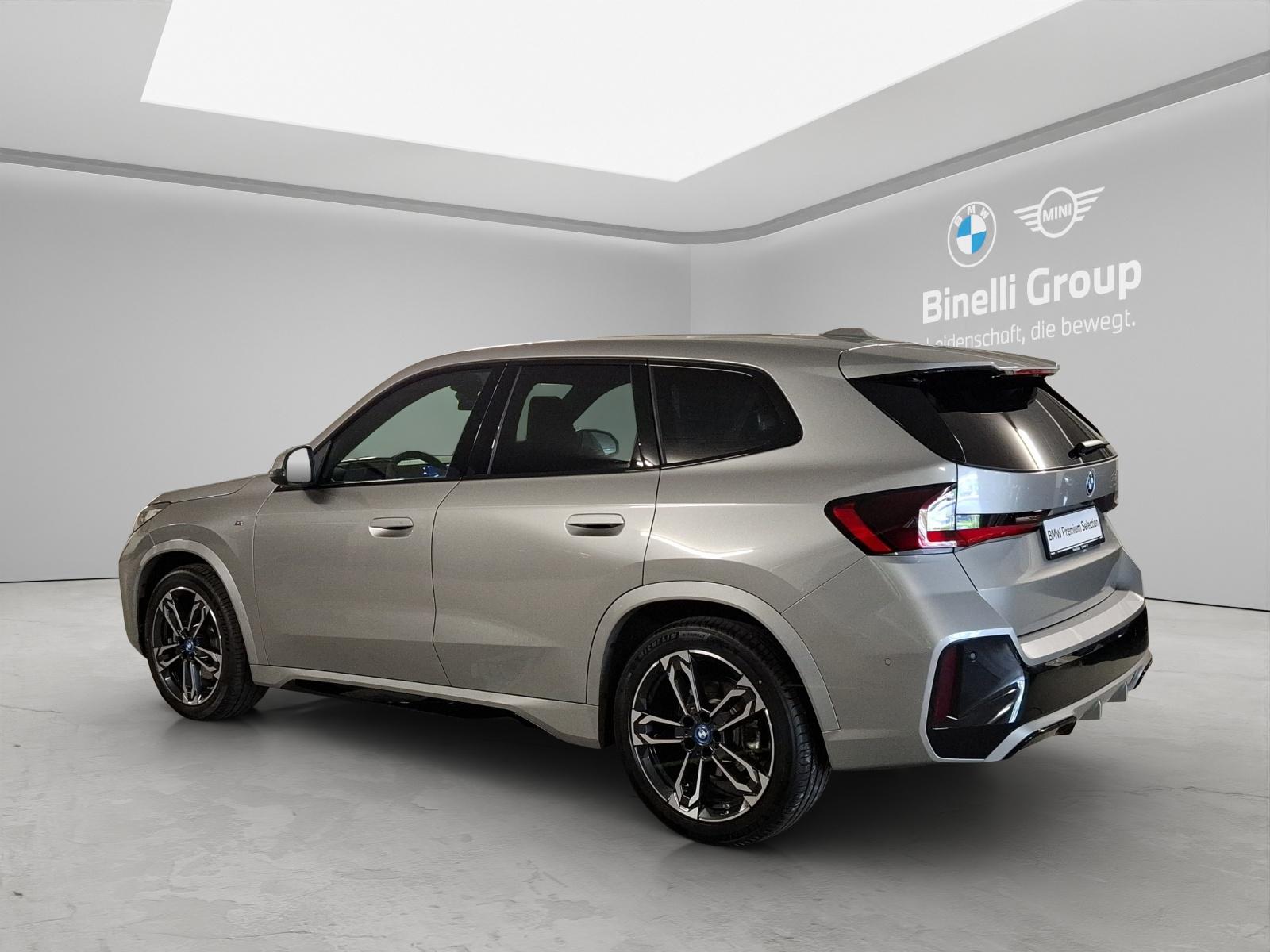 BMW iX1 30 xDrive-image-13