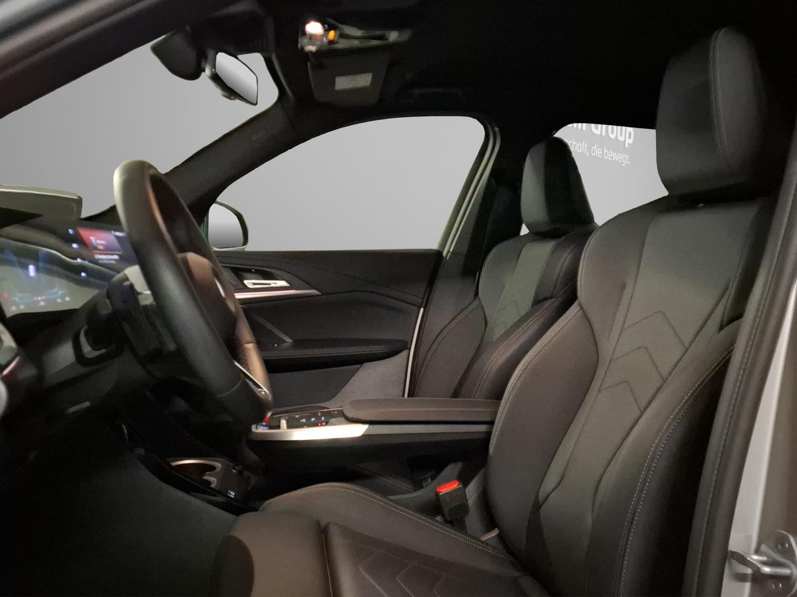 BMW iX1 30 xDrive-image-5