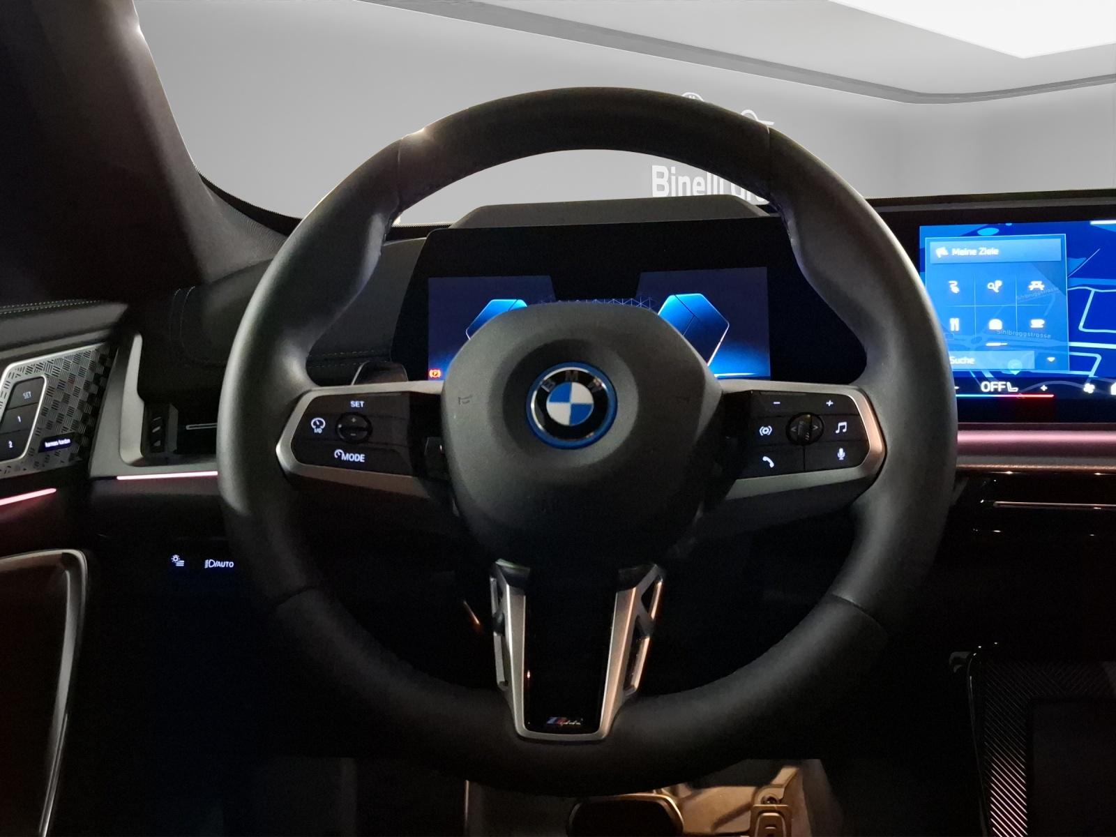 BMW iX1 30 xDrive-image-10