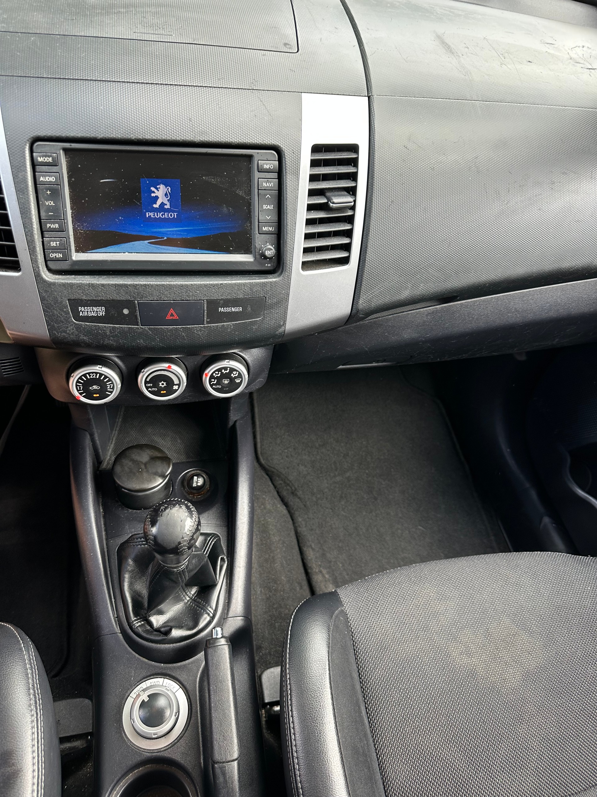 PEUGEOT 4007 2.2 HDi Platinum Edition-image-10