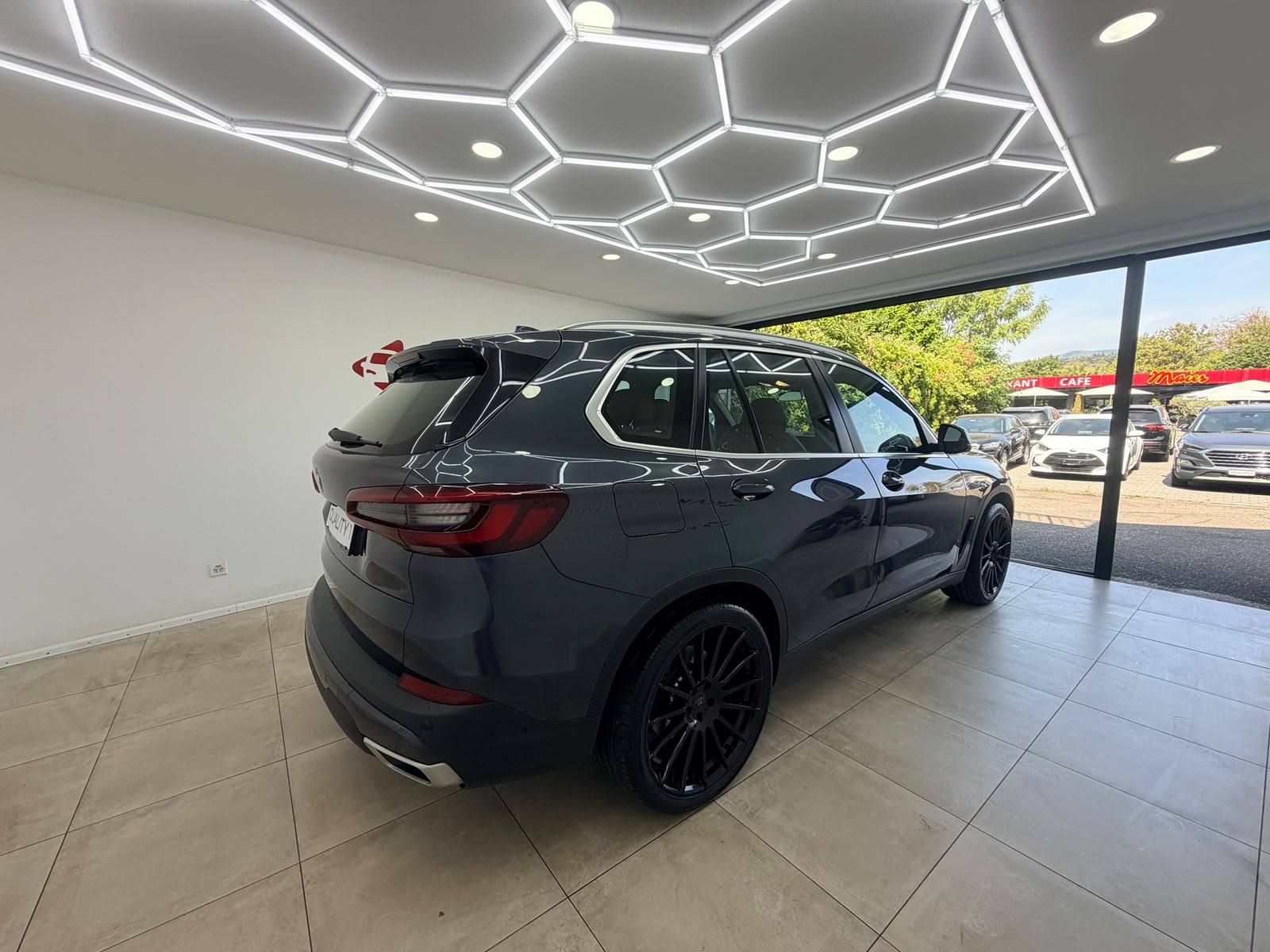 BMW X5 xDrive 25d M Sport Steptronic | 7-SITZER | GRATIS SERVICE | CH-FAHRZEUG | 22 Zoll AversusFelgen |-image-4