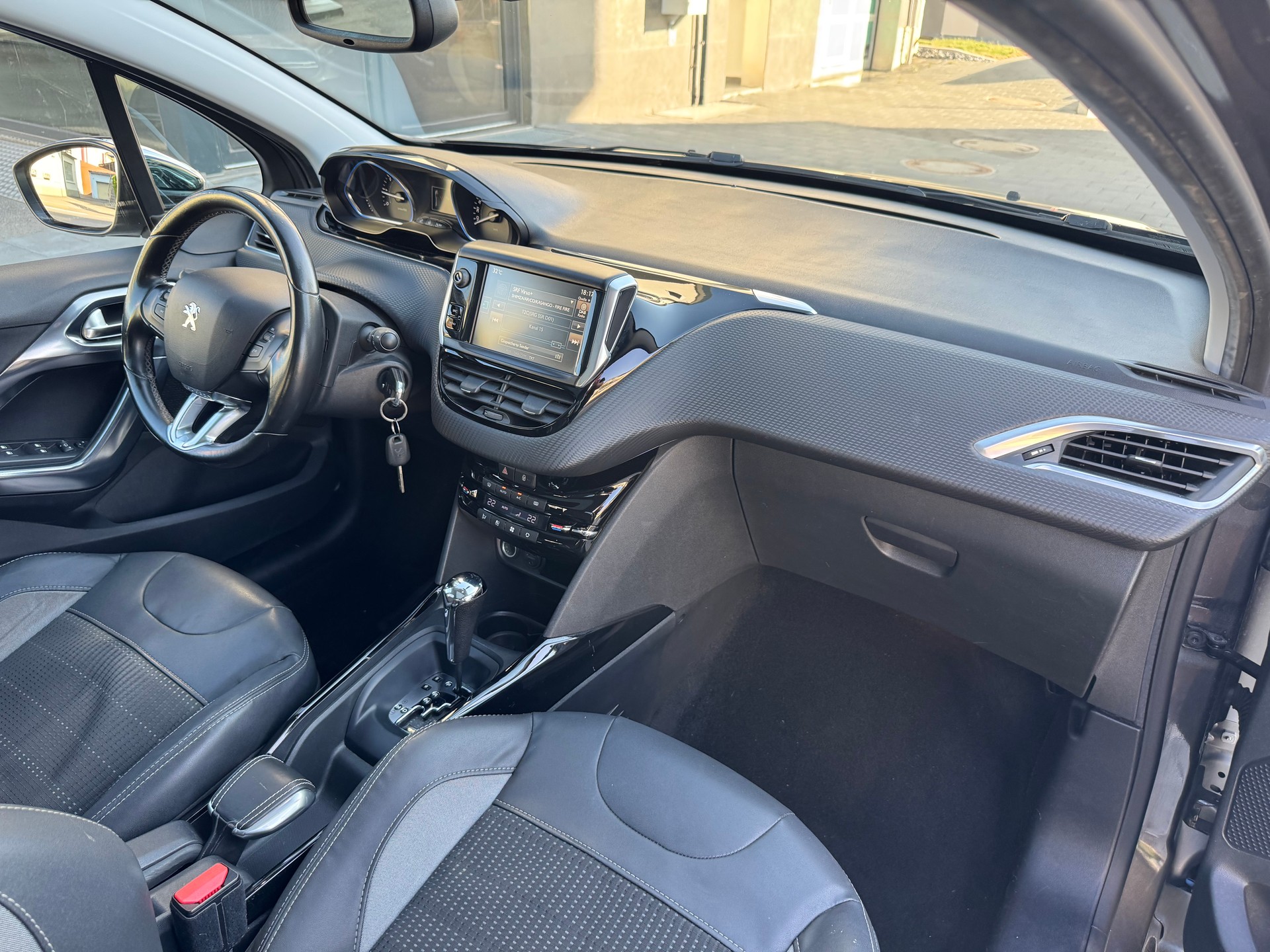 PEUGEOT 2008 1.6 VTI Active Automatic-image-8