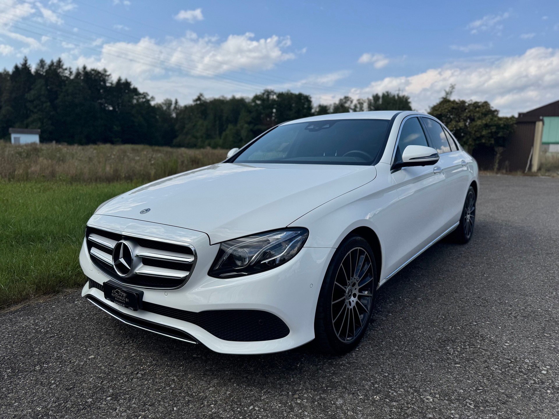 MERCEDES-BENZ E 200 Avantgarde 4Matic 9G-Tronic / ab MFK bei Verkauf-showroom-element-2