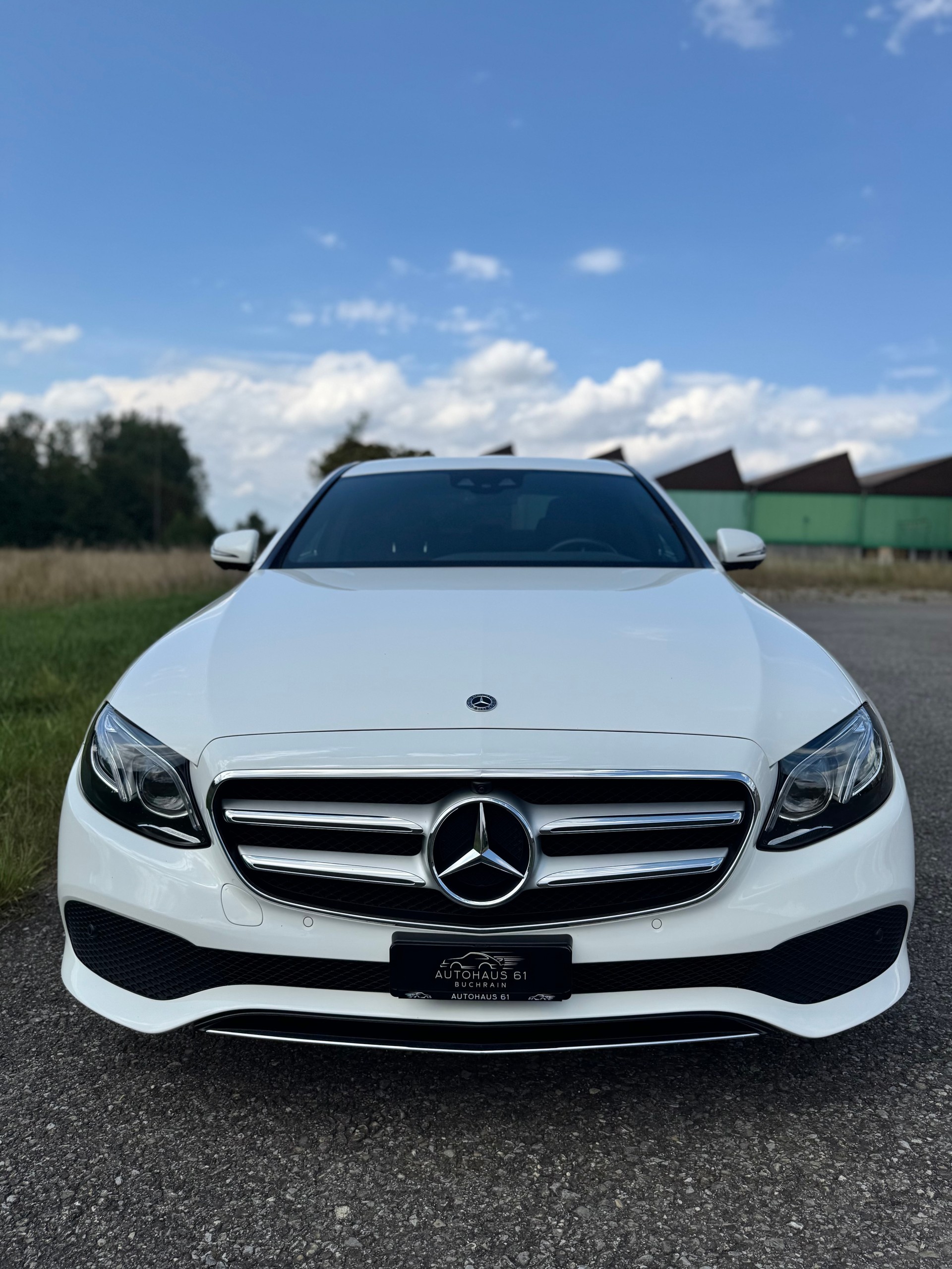 MERCEDES-BENZ E 200 Avantgarde 4Matic 9G-Tronic / ab MFK bei Verkauf-showroom-element-3