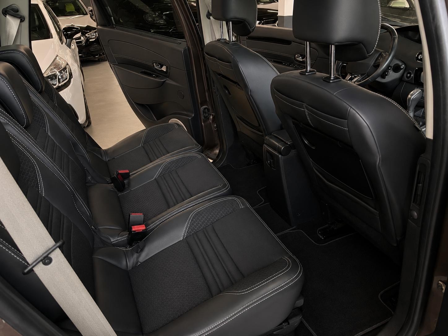 RENAULT Grand Scénic 1.5 dCi Expression EDC-image-13