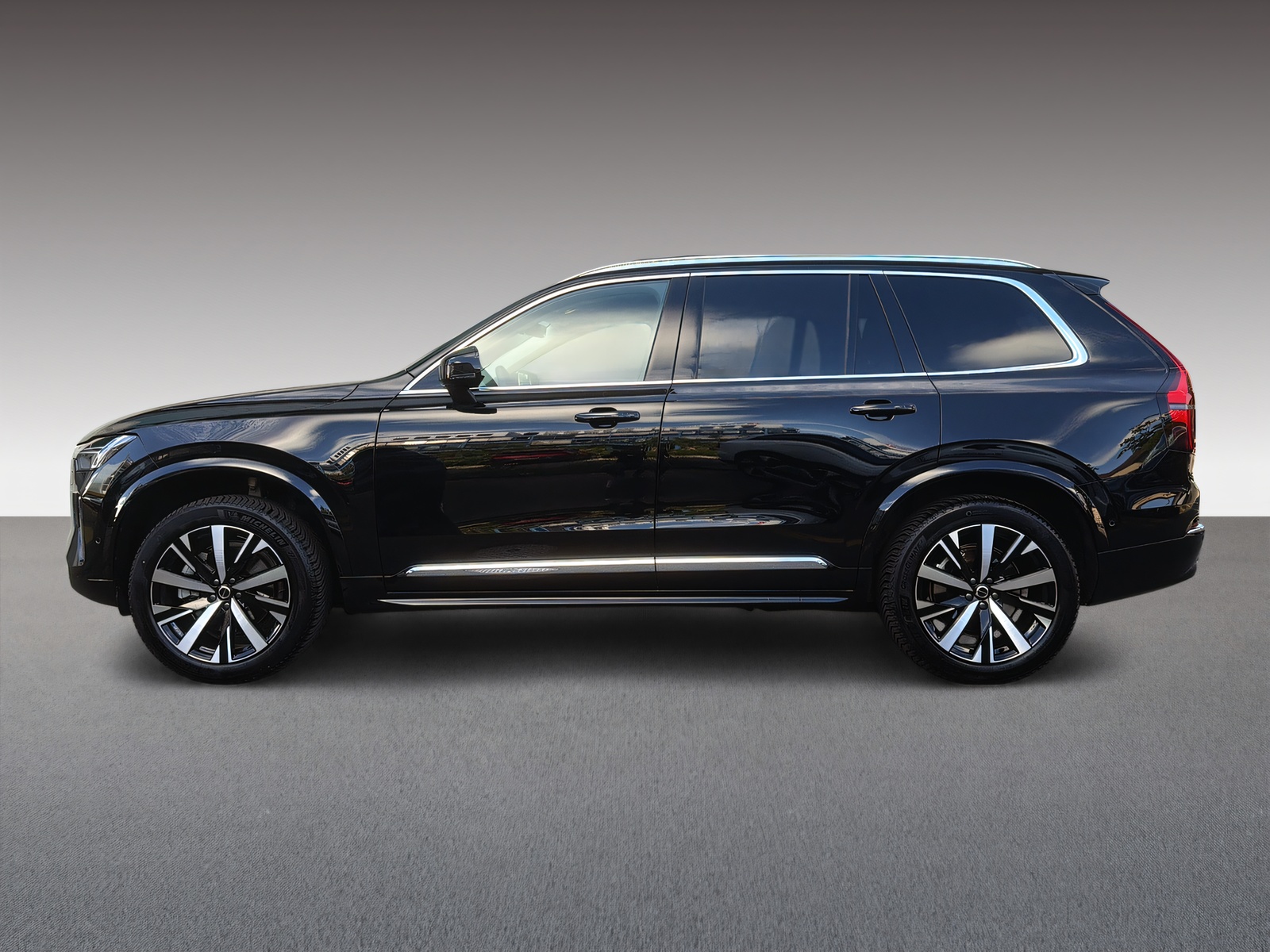 VOLVO XC90 2.0 B5 MH Plus Bright AWD-showroom-element-3