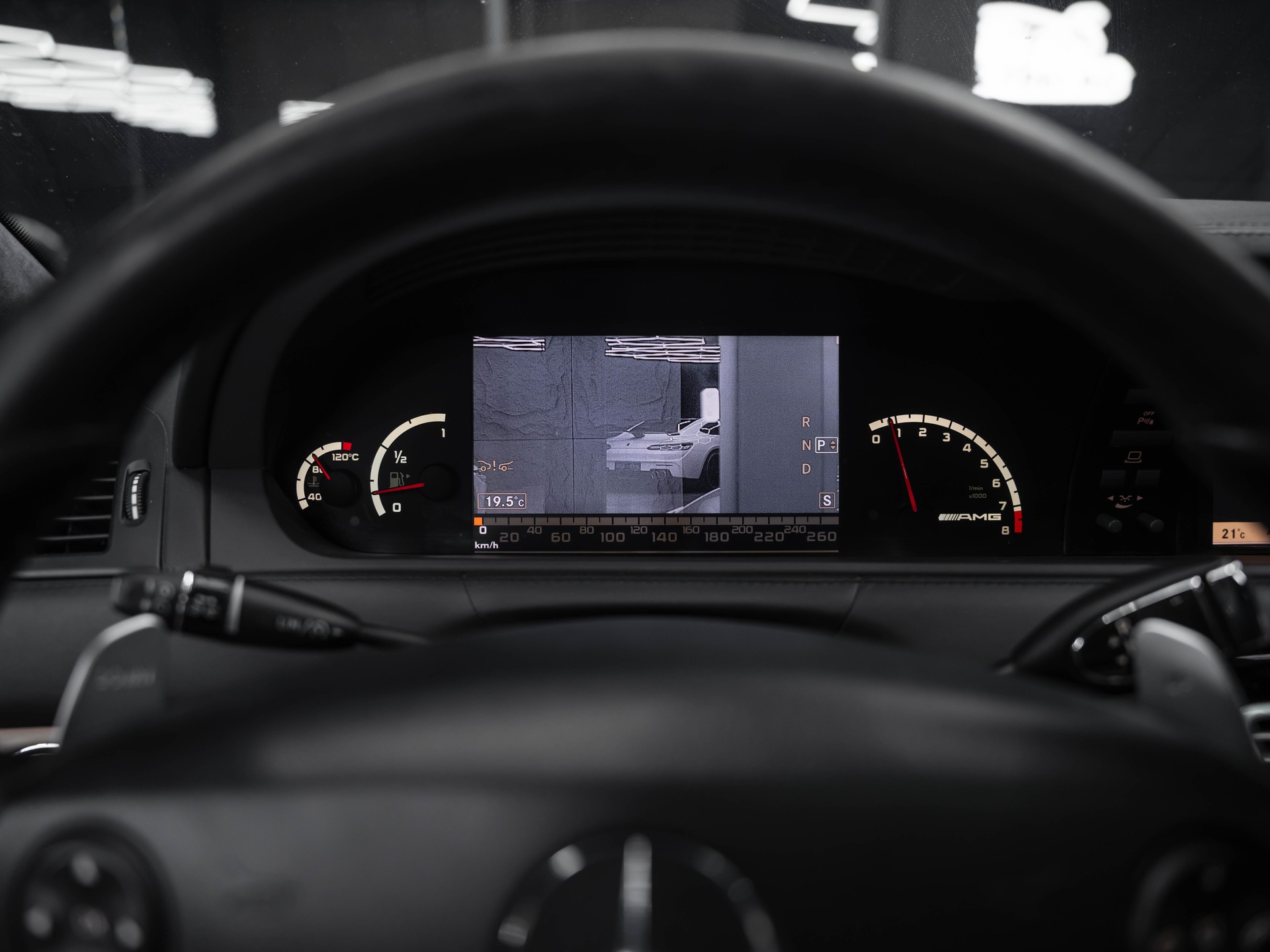 MERCEDES-BENZ CL 63 AMG 7G-Tronic-image-23