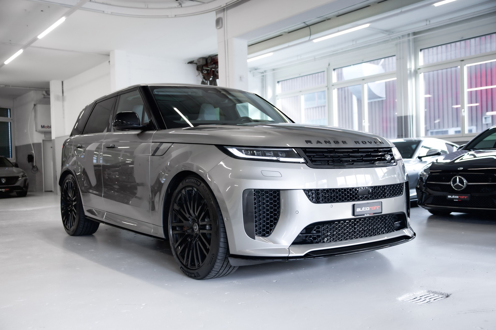 LAND ROVER Range Rover Sport P635 4.4 V8 SV Edition One Carbon *5 Jahre Werksgarantie*-showroom-element-2