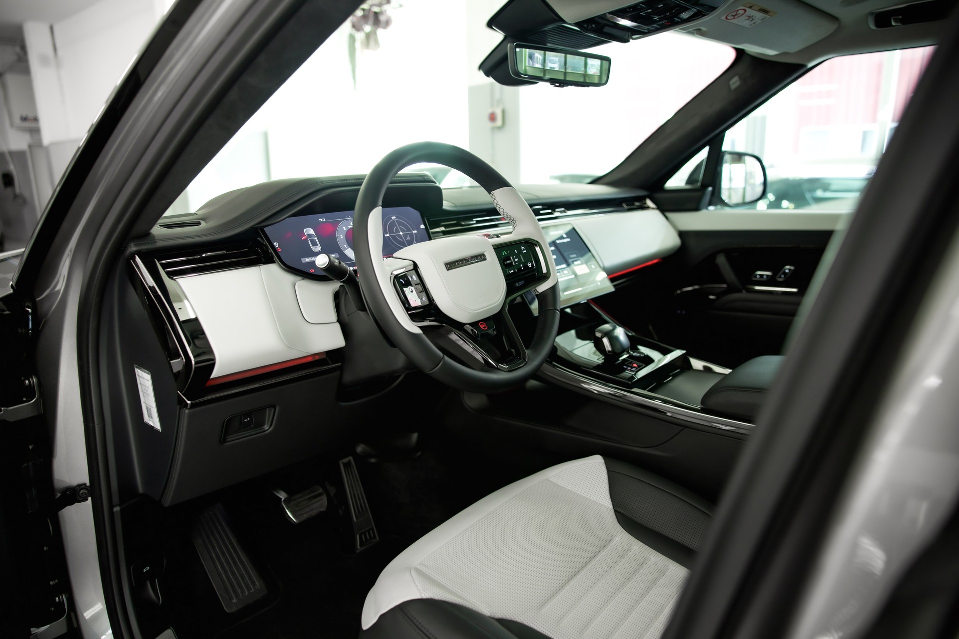 LAND ROVER Range Rover Sport P635 4.4 V8 SV Edition One Carbon *5 Jahre Werksgarantie*-image-20