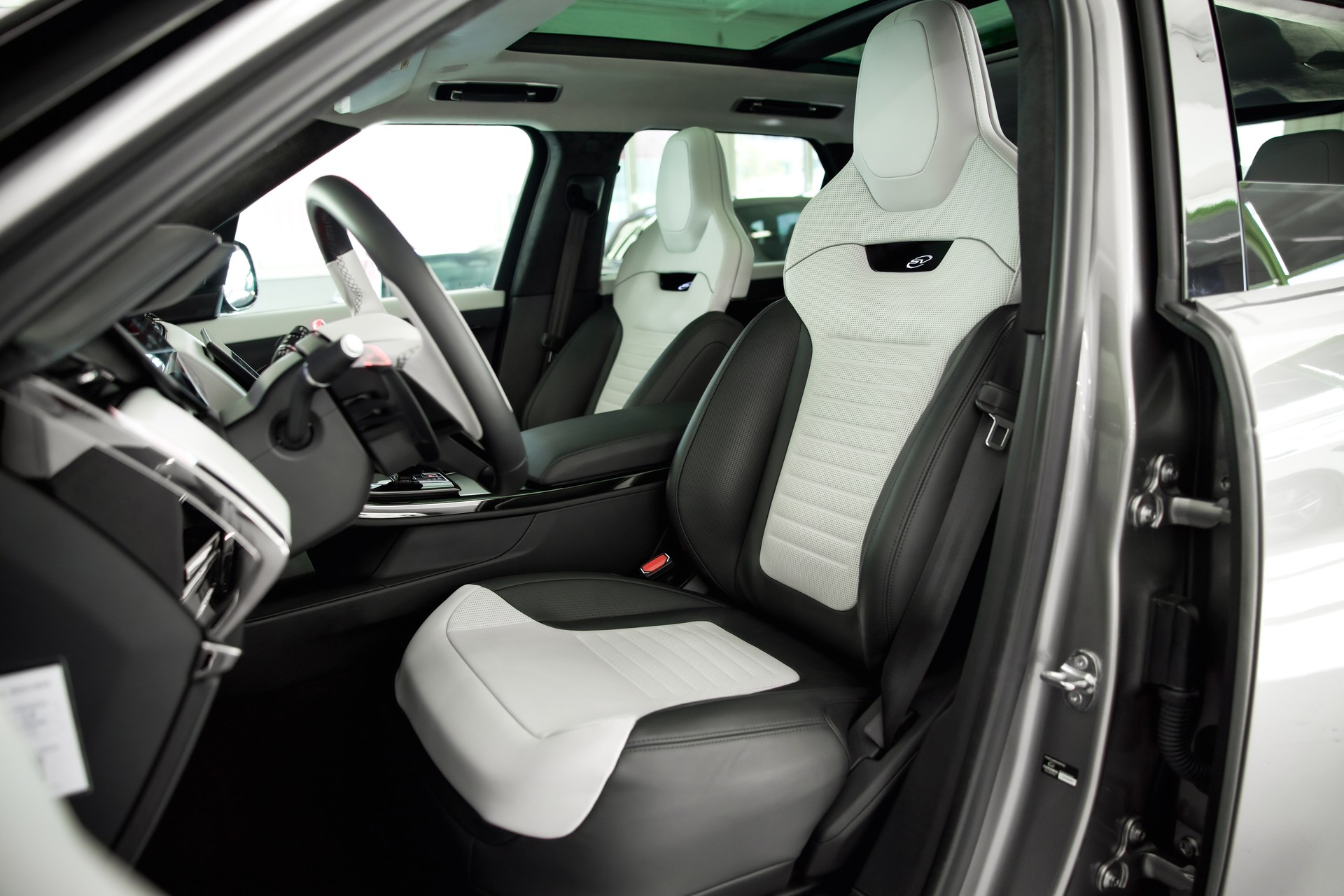 LAND ROVER Range Rover Sport P635 4.4 V8 SV Edition One Carbon *5 Jahre Werksgarantie*-image-22