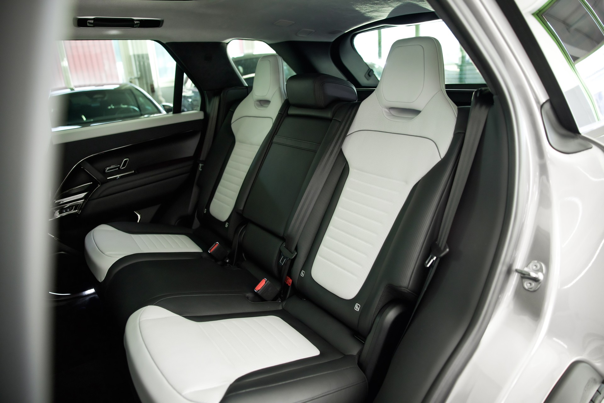 LAND ROVER Range Rover Sport P635 4.4 V8 SV Edition One Carbon *5 Jahre Werksgarantie*-image-25