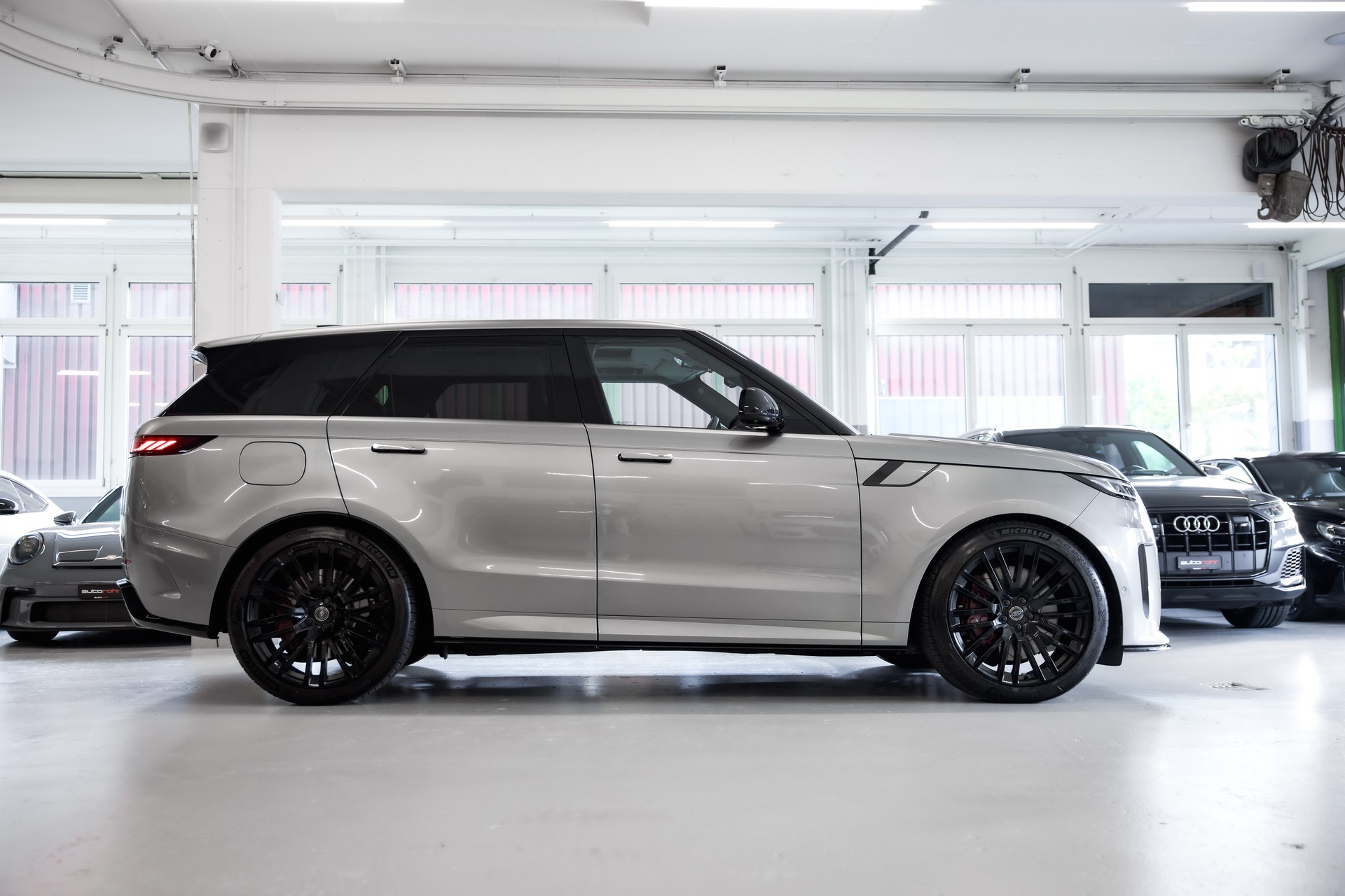 LAND ROVER Range Rover Sport P635 4.4 V8 SV Edition One Carbon *5 Jahre Werksgarantie*-showroom-element-3