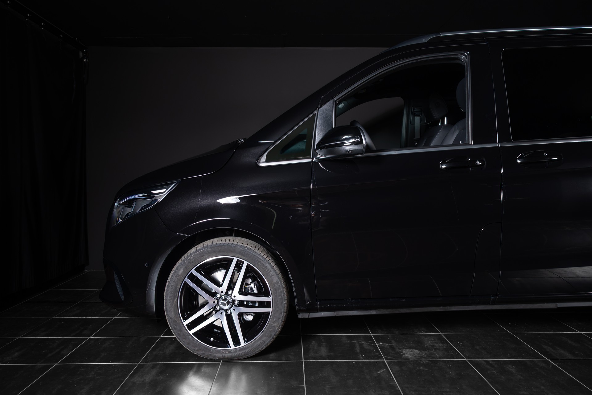 MERCEDES-BENZ V 300 d lang 4Matic Avantgarde 9G-Tronic-showroom-element-3