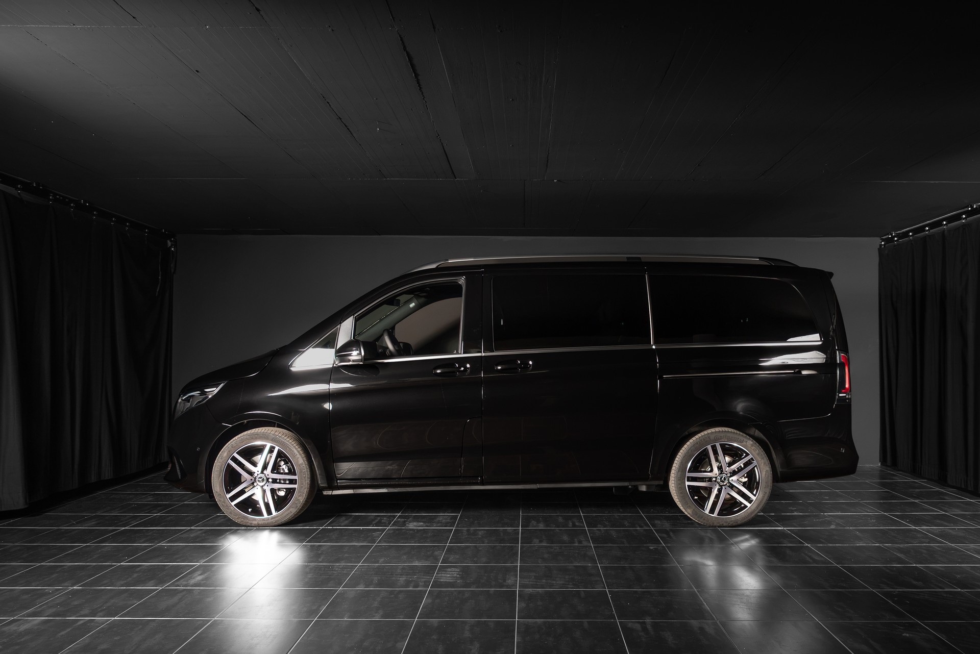 MERCEDES-BENZ V 300 d lang 4Matic Avantgarde 9G-Tronic-showroom-element-1