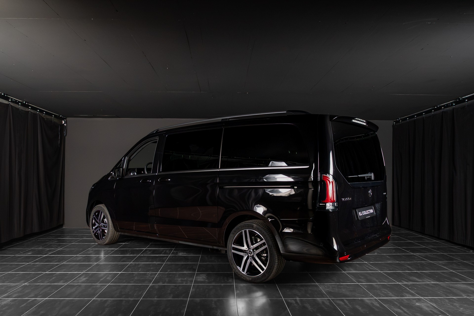 MERCEDES-BENZ V 300 d lang 4Matic Avantgarde 9G-Tronic-showroom-element-2