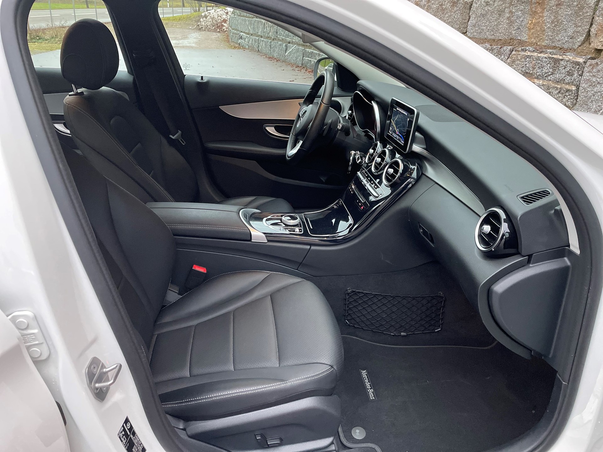 MERCEDES-BENZ C 200 Avantgarde-image-7