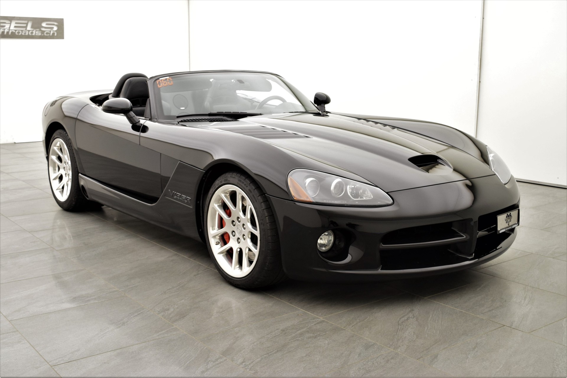 DODGE Viper 8.3 SRT-10 Convertible-showroom-element-2