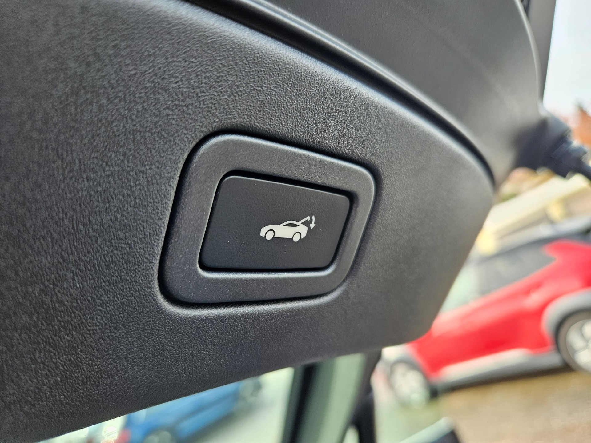 JAGUAR F-Type Coupé R 5.0 V8 S/C AWD-image-18