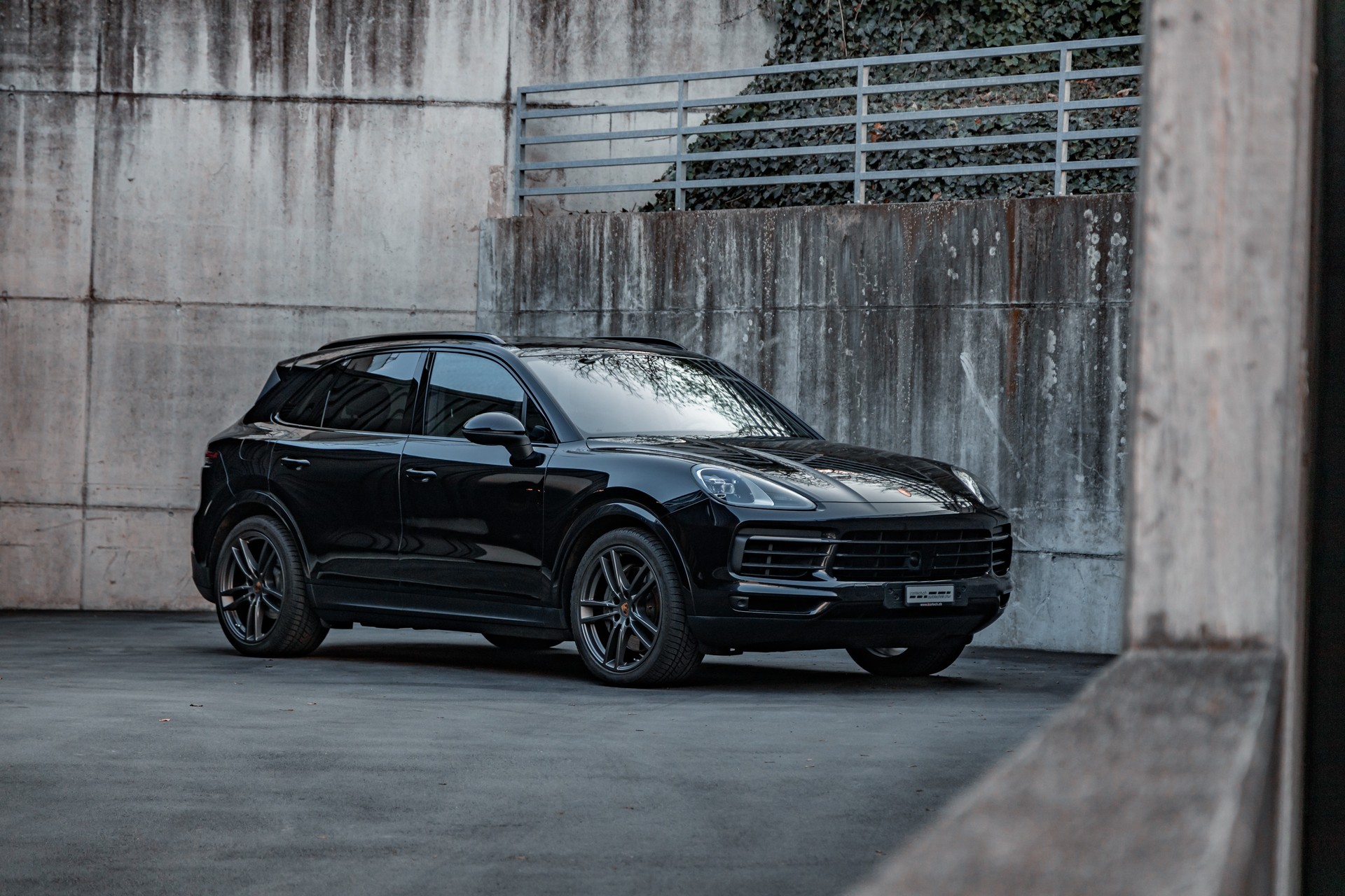 PORSCHE Cayenne S-showroom-element-2