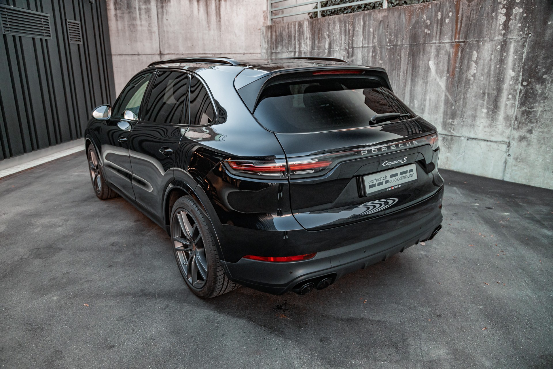 PORSCHE Cayenne S-image-11