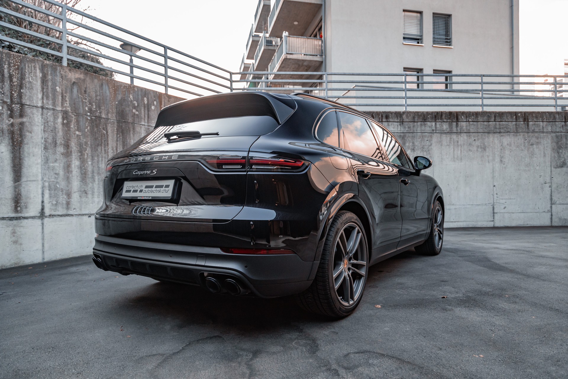 PORSCHE Cayenne S-image-8