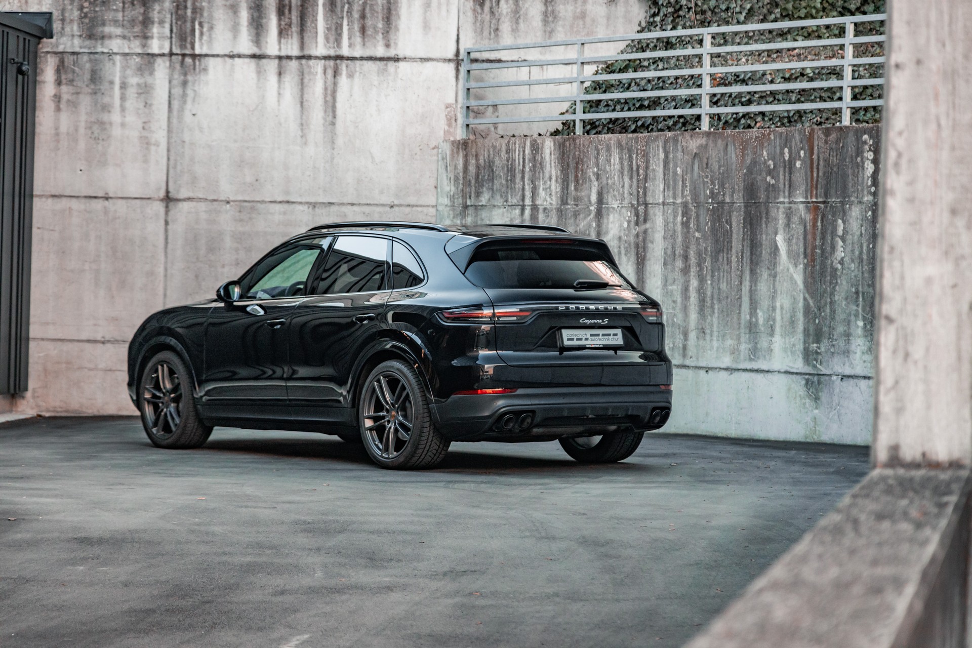 PORSCHE Cayenne S-image-13