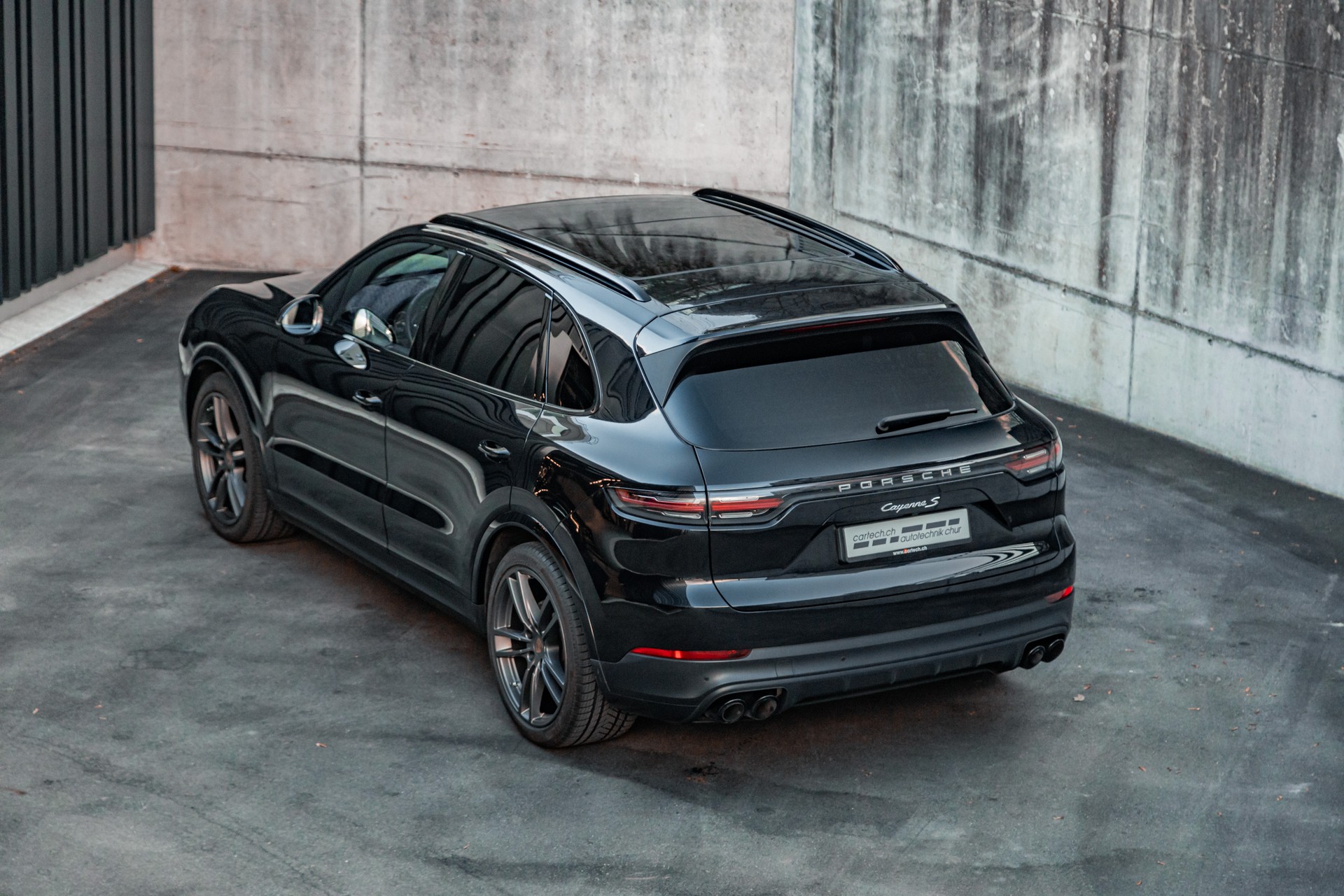 PORSCHE Cayenne S-image-14