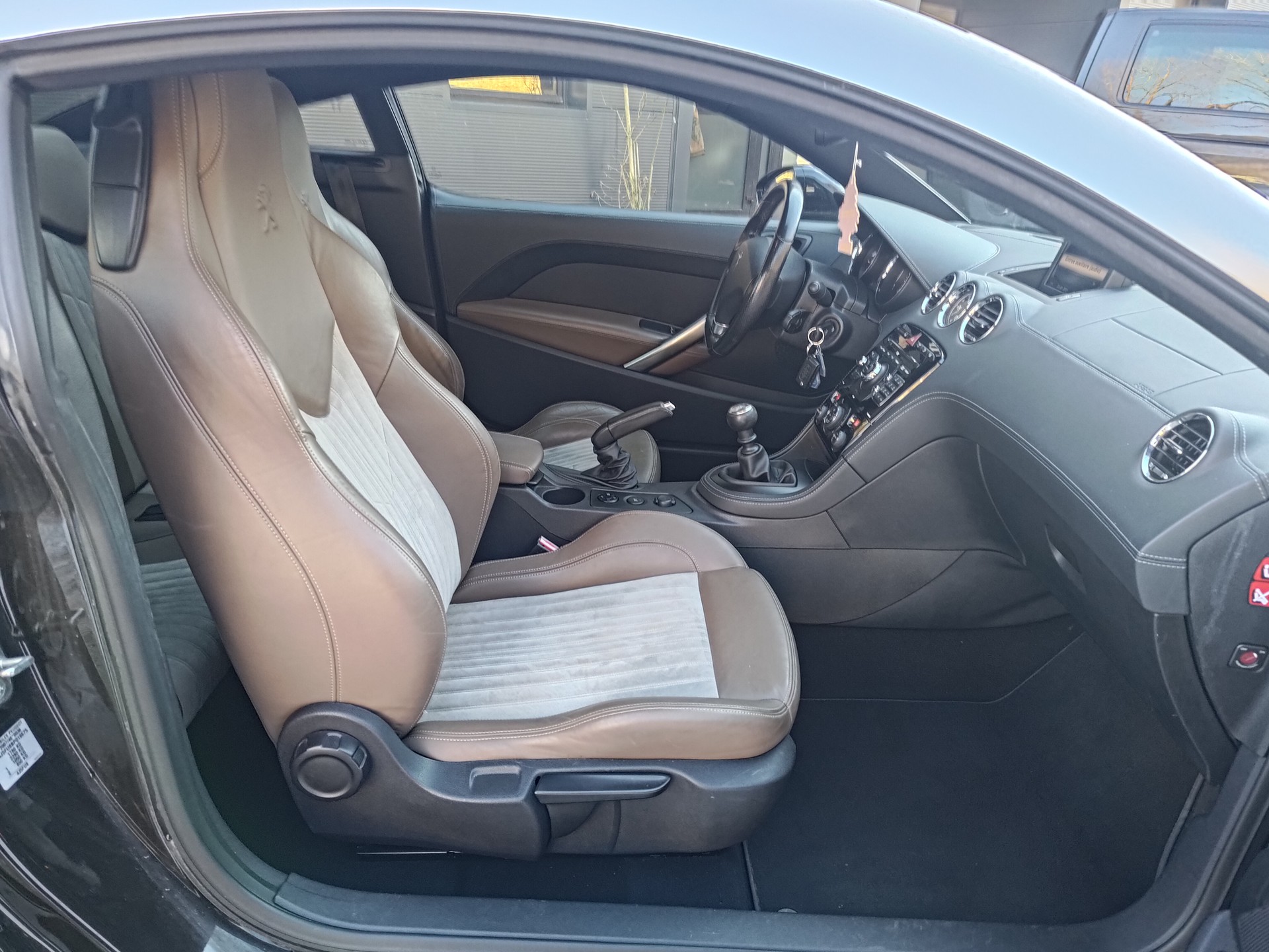 PEUGEOT RCZ 1.6 Turbo Brownstone-image-5