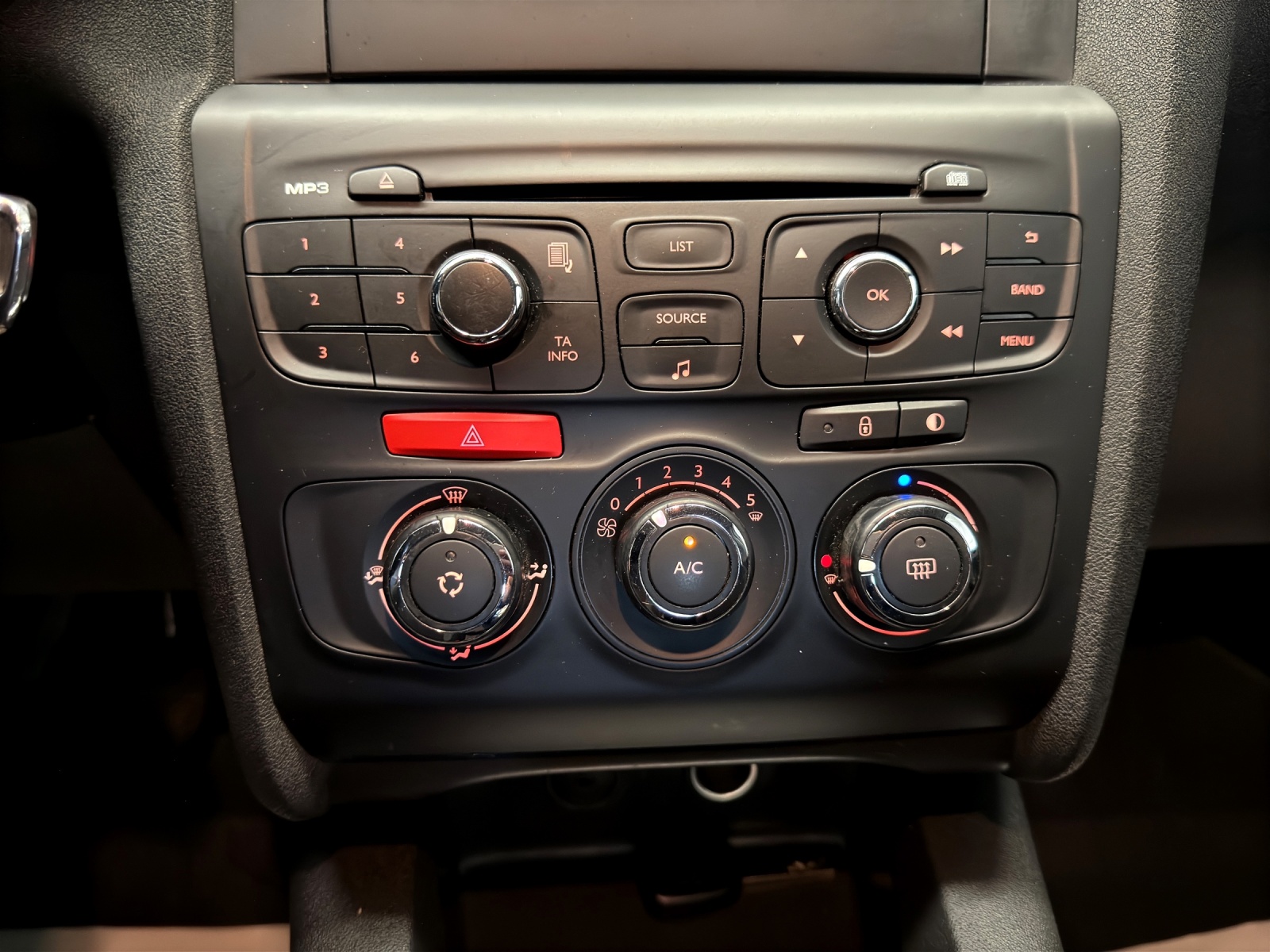 CITROEN C4 1.2 Pure Tech Live Edition-image-10