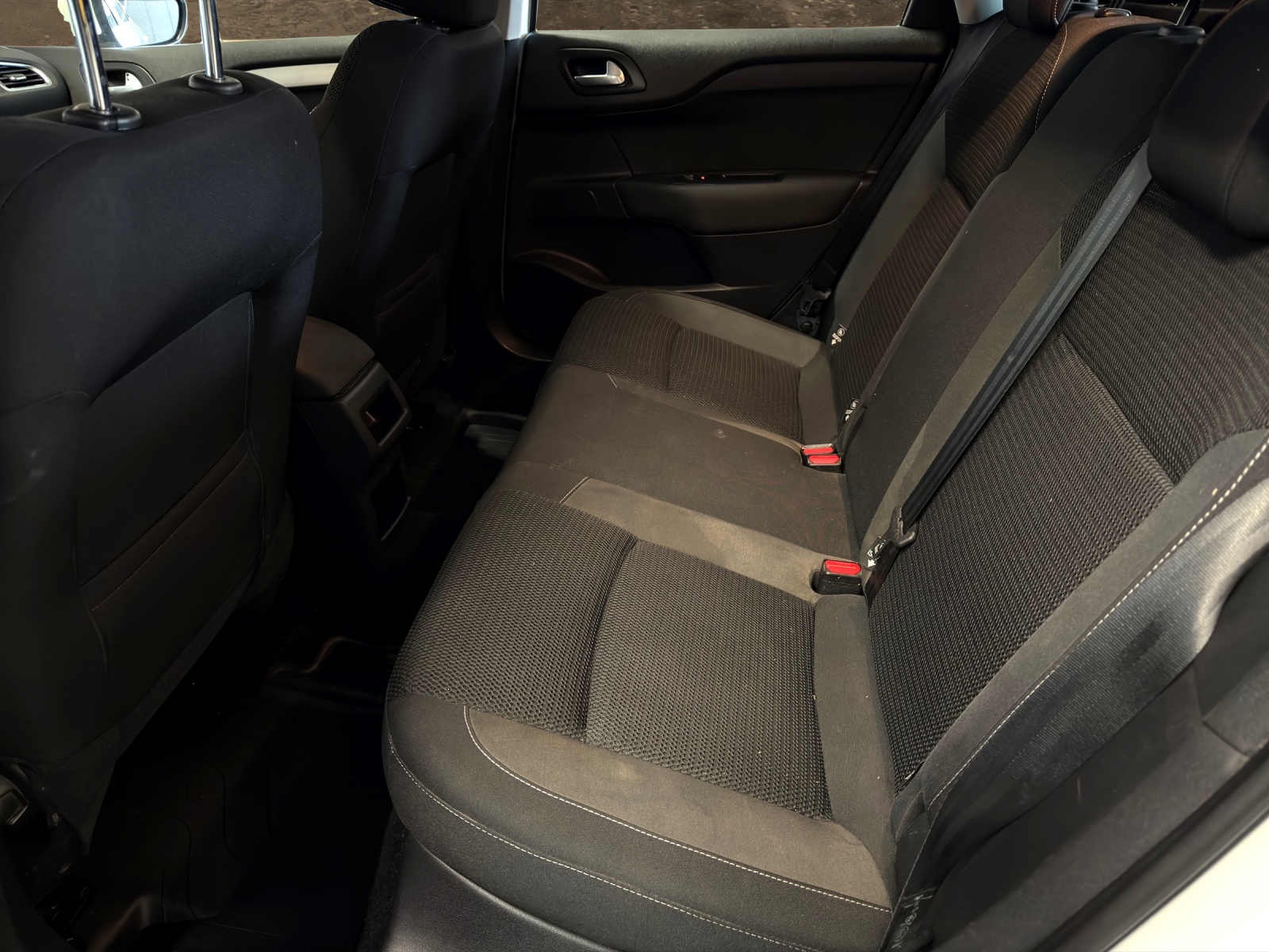 CITROEN C4 1.2 Pure Tech Live Edition-image-8
