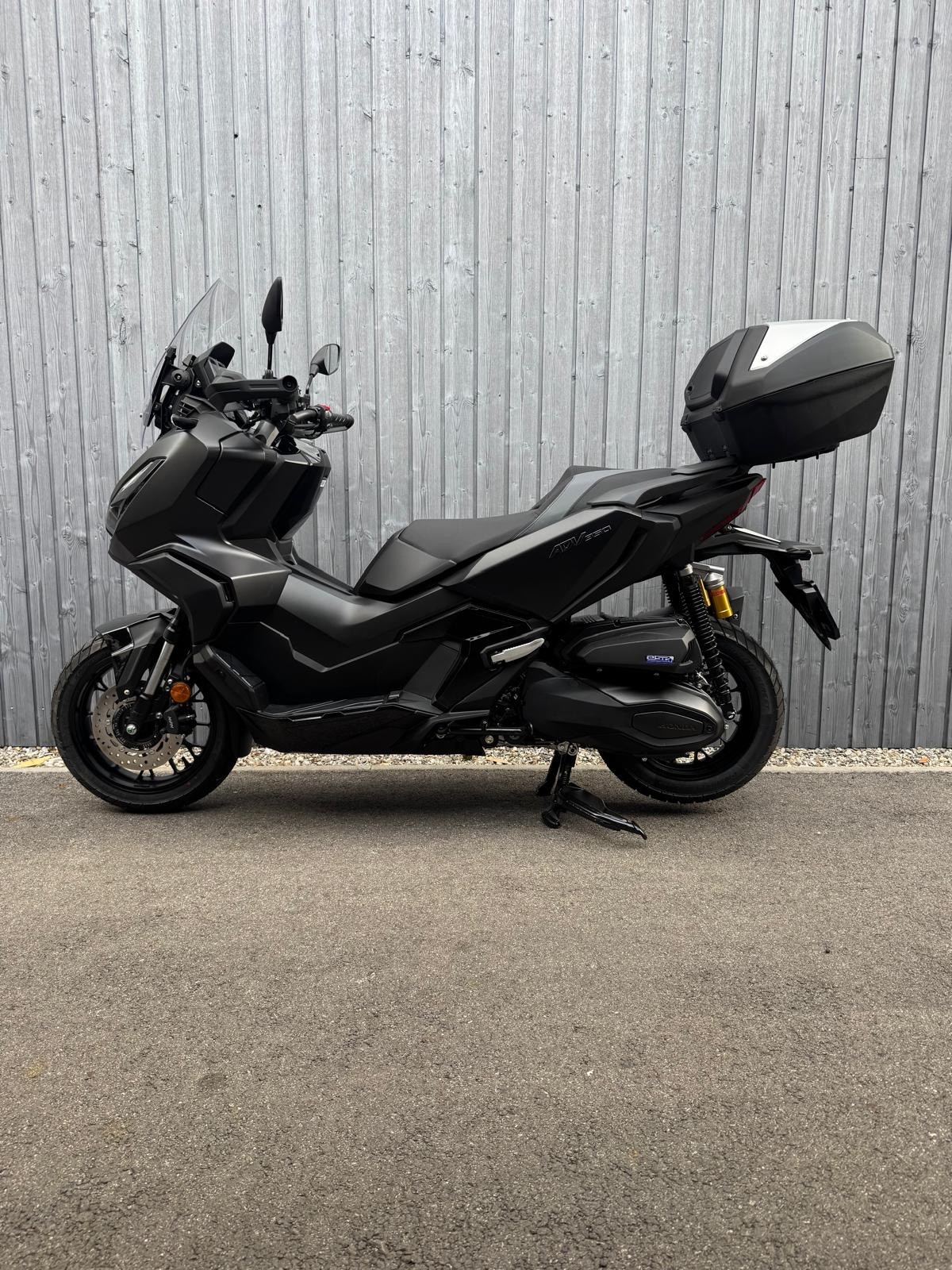 HONDA ADV 350-image-1