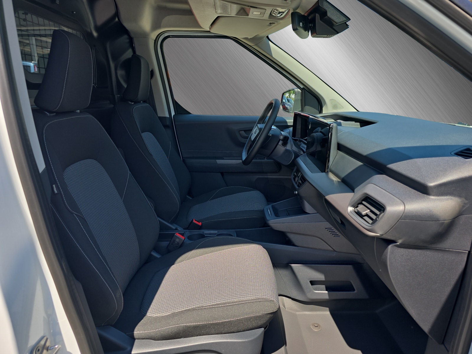 FORD E-Transit Courier Van Trend-image-9