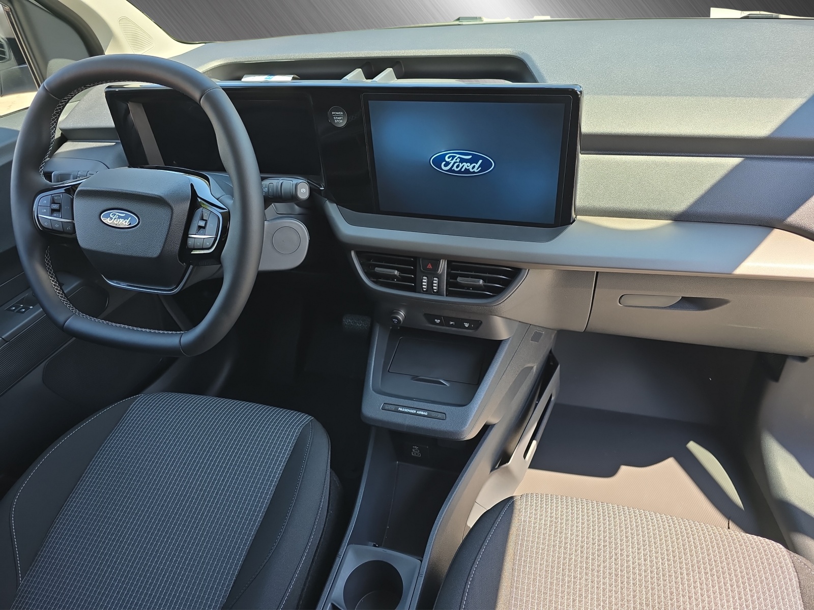 FORD E-Transit Courier Van Trend-image-8