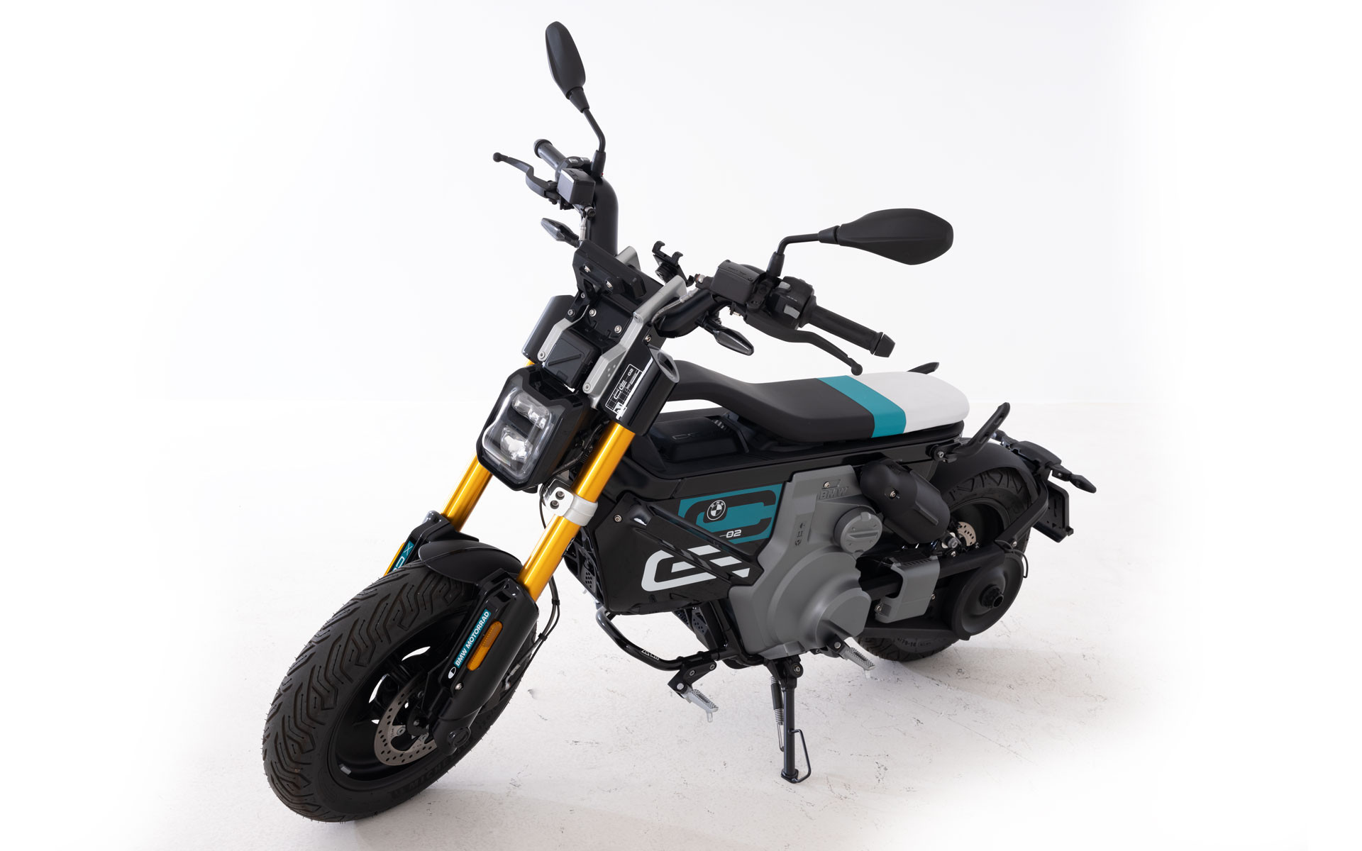 BMW CE 02-image-1