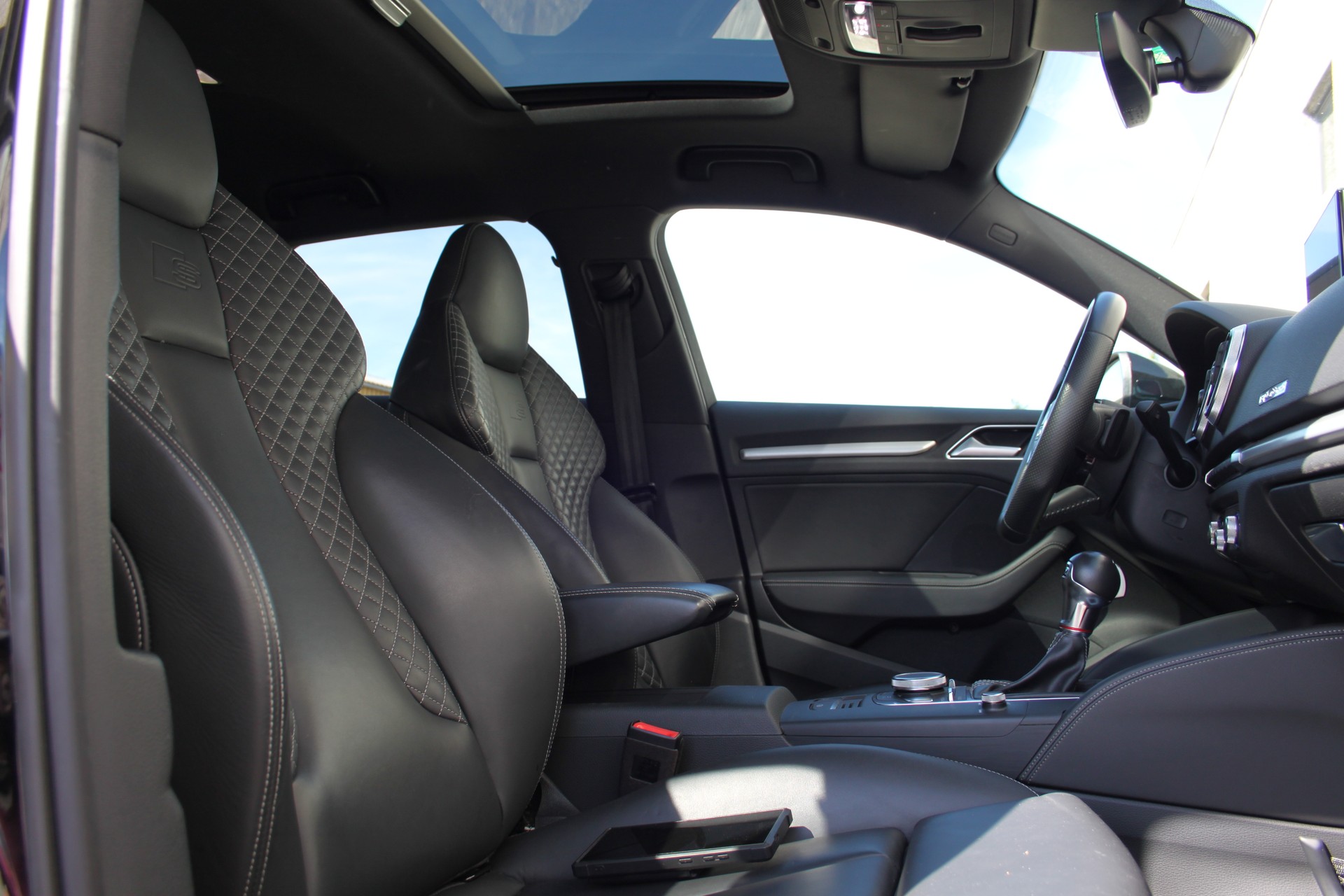 AUDI S3 Sportback 2.0 TFSI quattro S-tronic-image-9