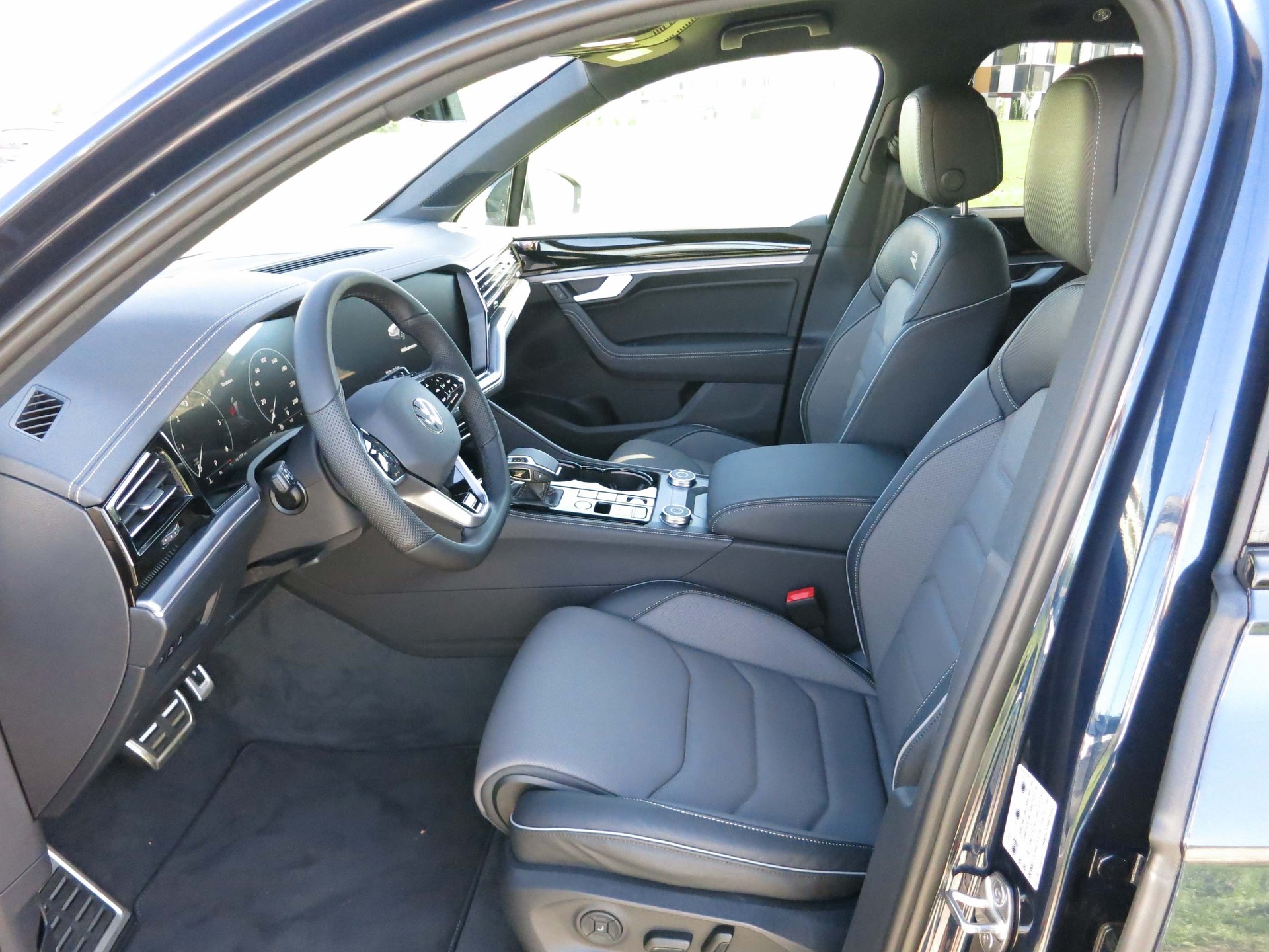 VW Touareg 3.0 V6 TDI R-Line-image-9