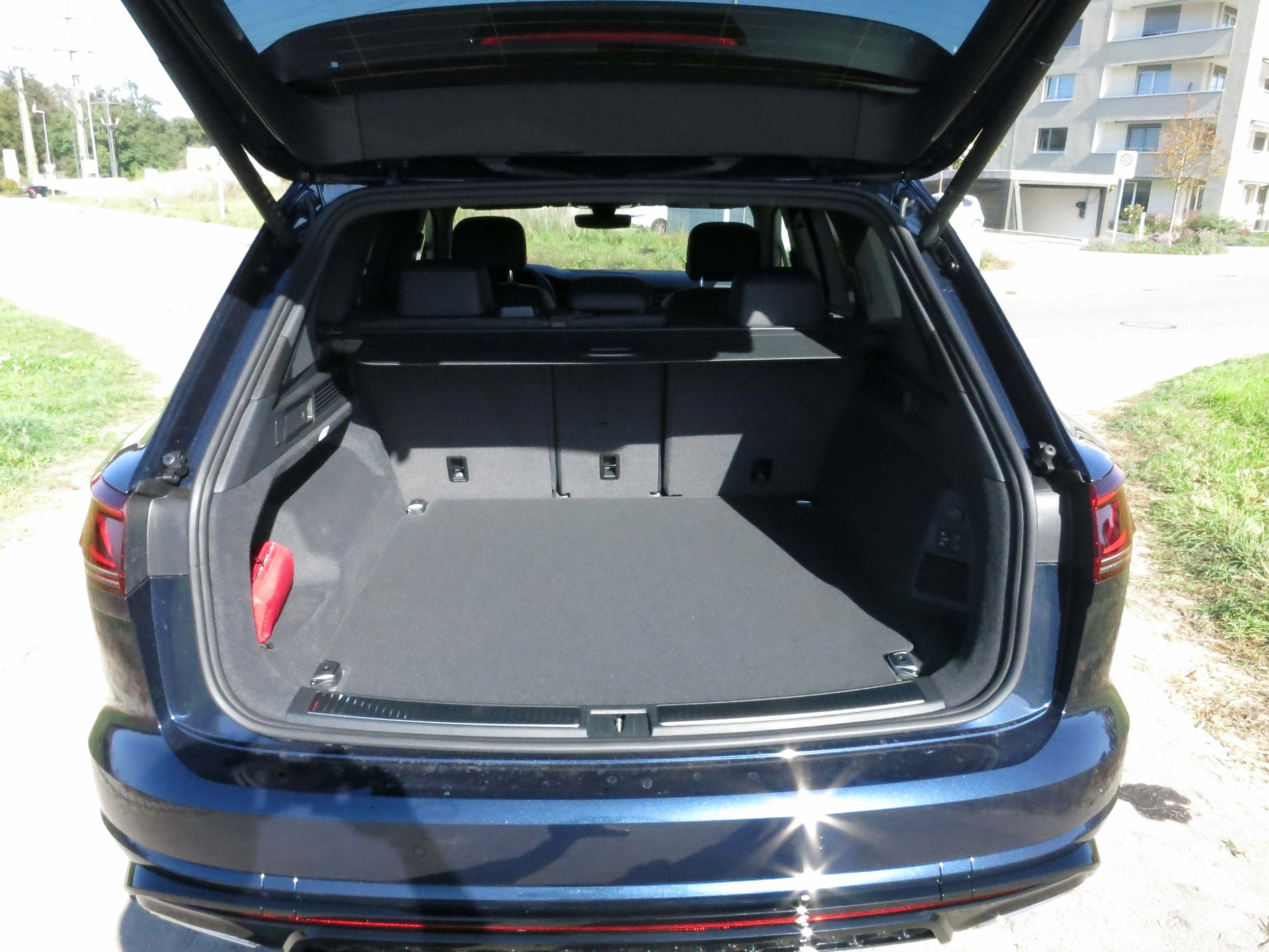 VW Touareg 3.0 V6 TDI R-Line-image-7
