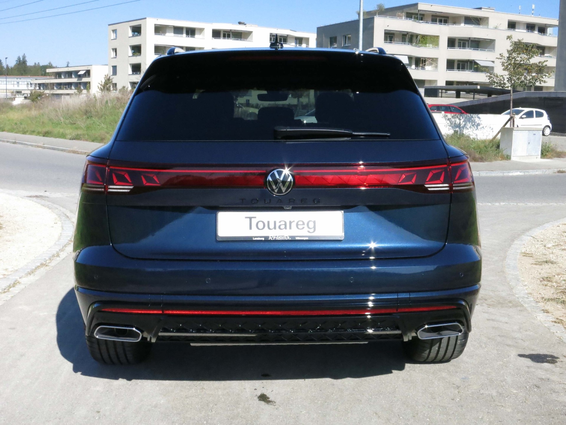 VW Touareg 3.0 V6 TDI R-Line-image-4