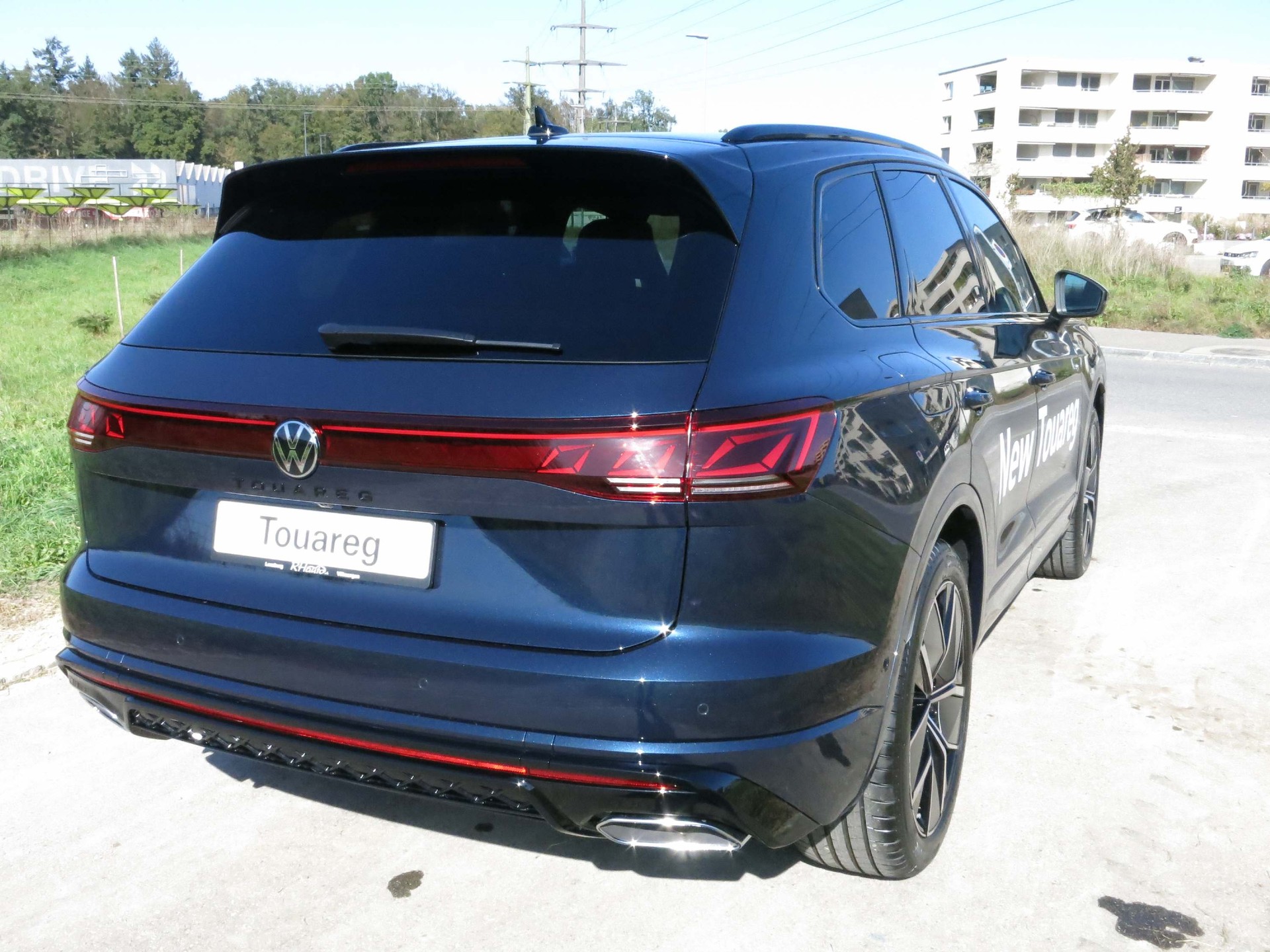 VW Touareg 3.0 V6 TDI R-Line-showroom-element-3