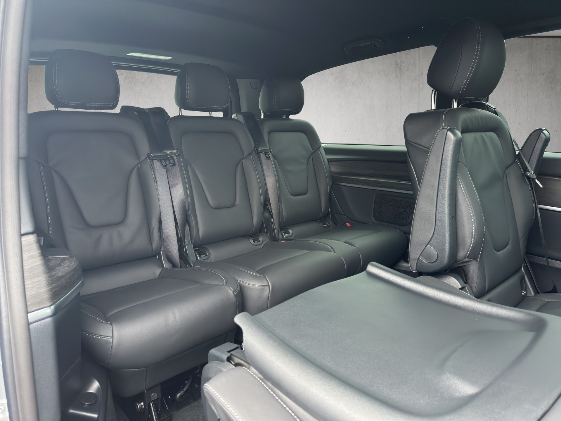 MERCEDES-BENZ V 250 d lang Avantgarde 9G-Tronic-image-9